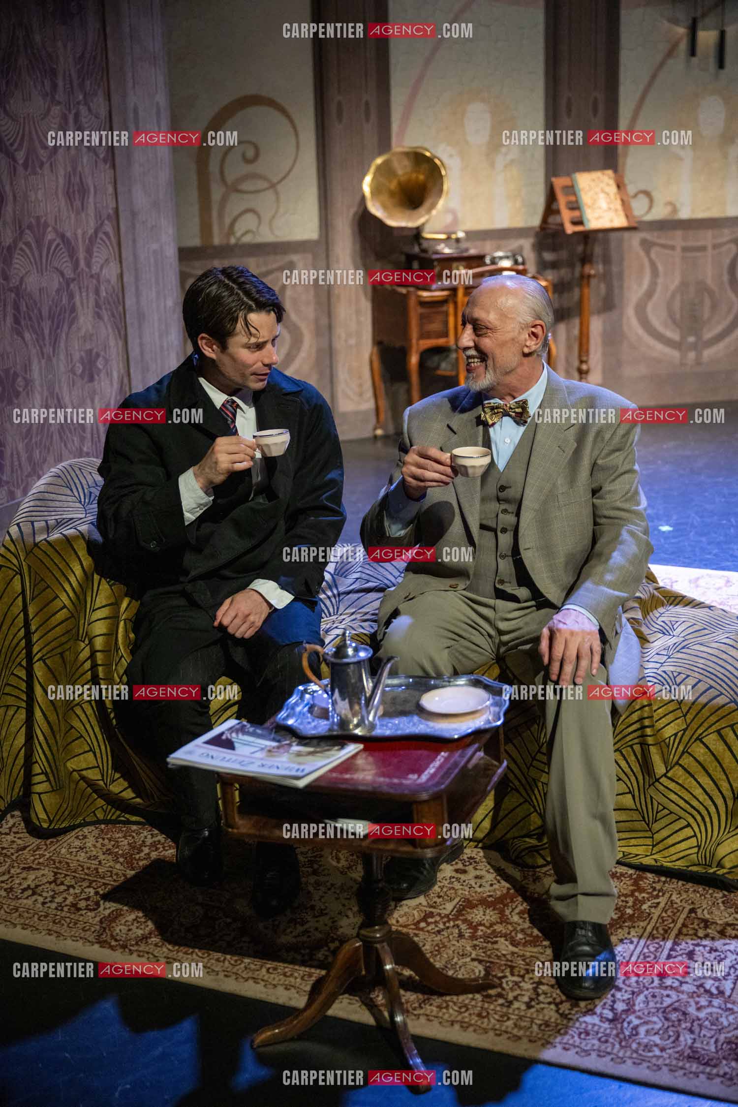 Filage de la pièce “ VIEILLES CHANSONS MALÉFIQUES “ au théâtre Le Chien Qui Fume à Avignon. La pièce est Interprétée par Tom Novembre et Nicolas Verdier. ( Exclusif )