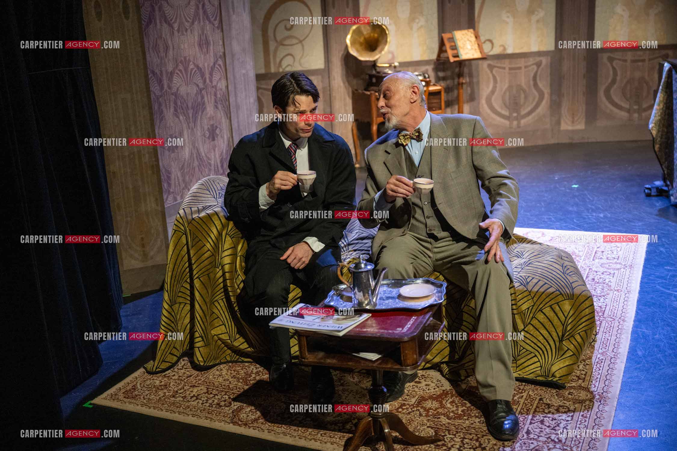 Filage de la pièce “ VIEILLES CHANSONS MALÉFIQUES “ au théâtre Le Chien Qui Fume à Avignon. La pièce est Interprétée par Tom Novembre et Nicolas Verdier. ( Exclusif )