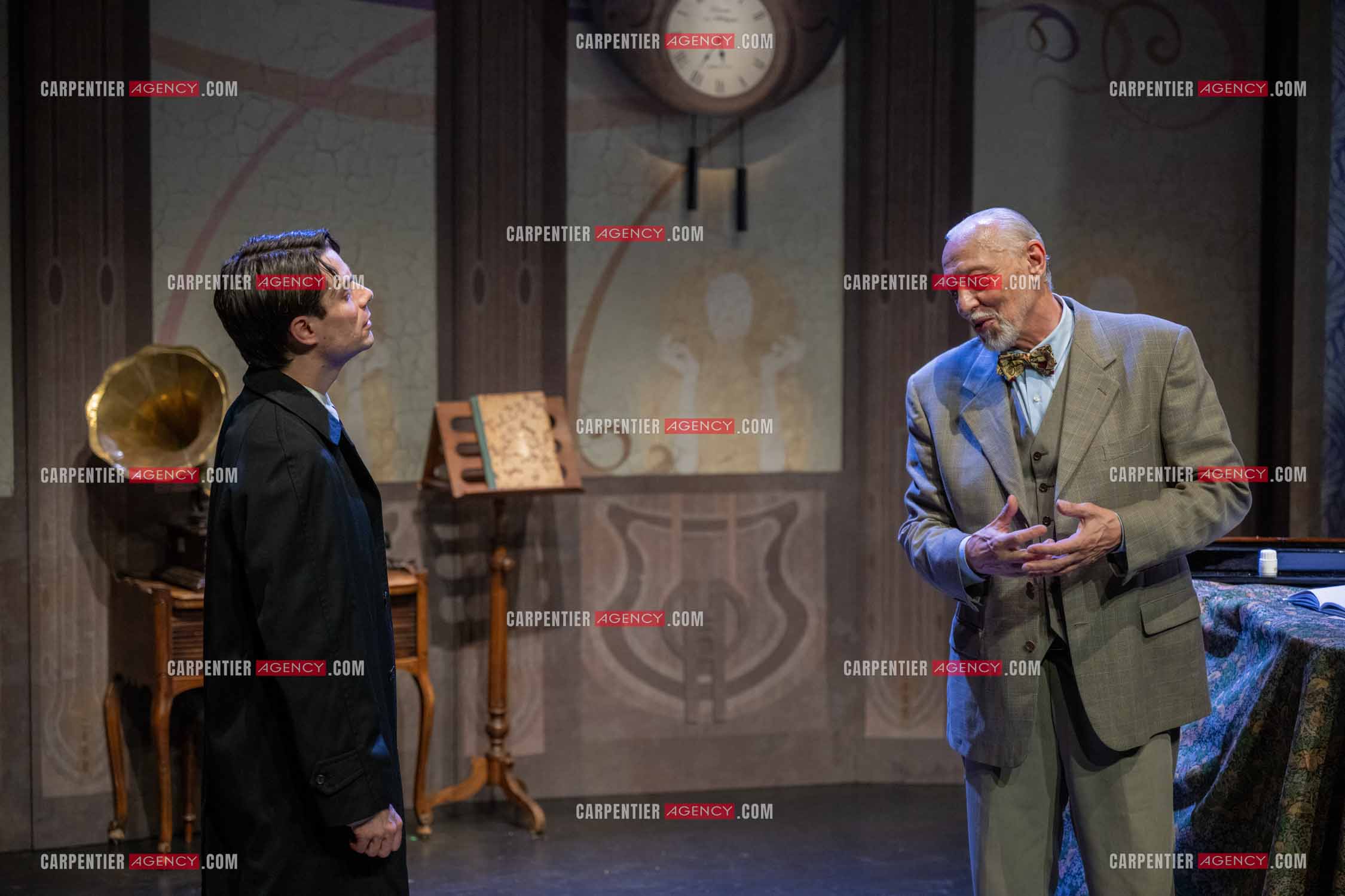 Filage de la pièce “ VIEILLES CHANSONS MALÉFIQUES “ au théâtre Le Chien Qui Fume à Avignon. La pièce est Interprétée par Tom Novembre et Nicolas Verdier. ( Exclusif )