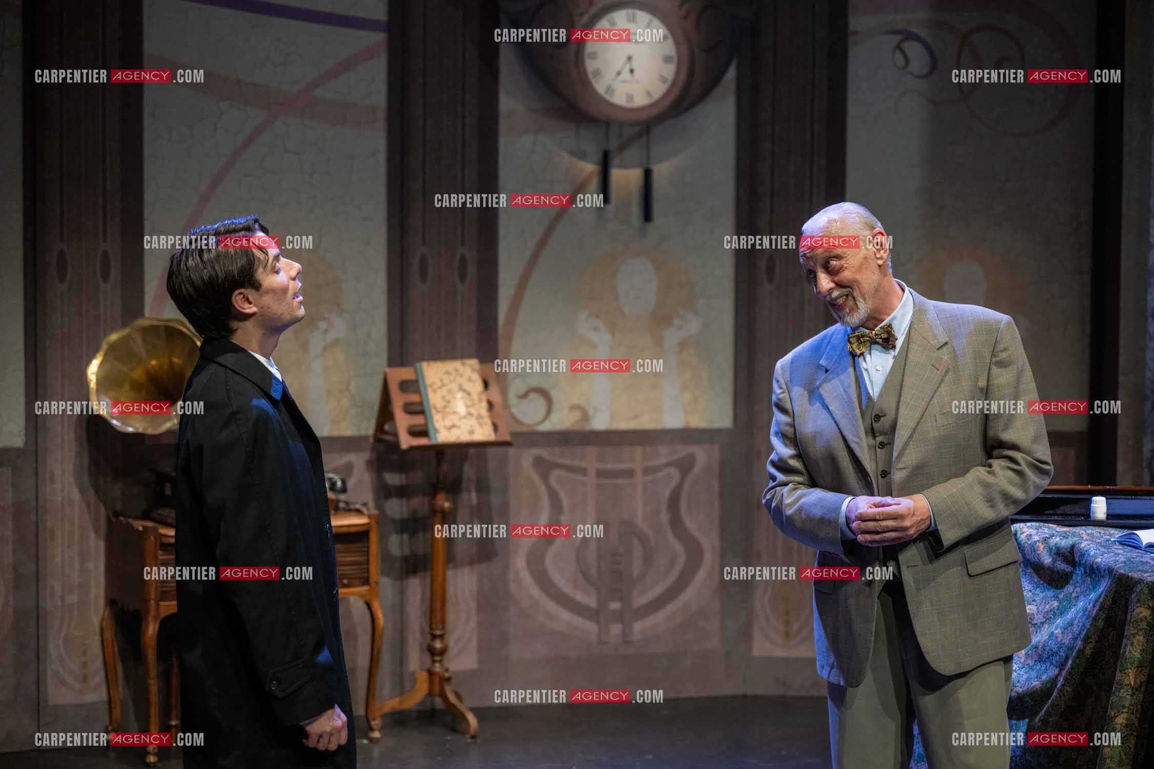 Filage de la pièce “ VIEILLES CHANSONS MALÉFIQUES “ au théâtre Le Chien Qui Fume à Avignon. La pièce est Interprétée par Tom Novembre et Nicolas Verdier. ( Exclusif )