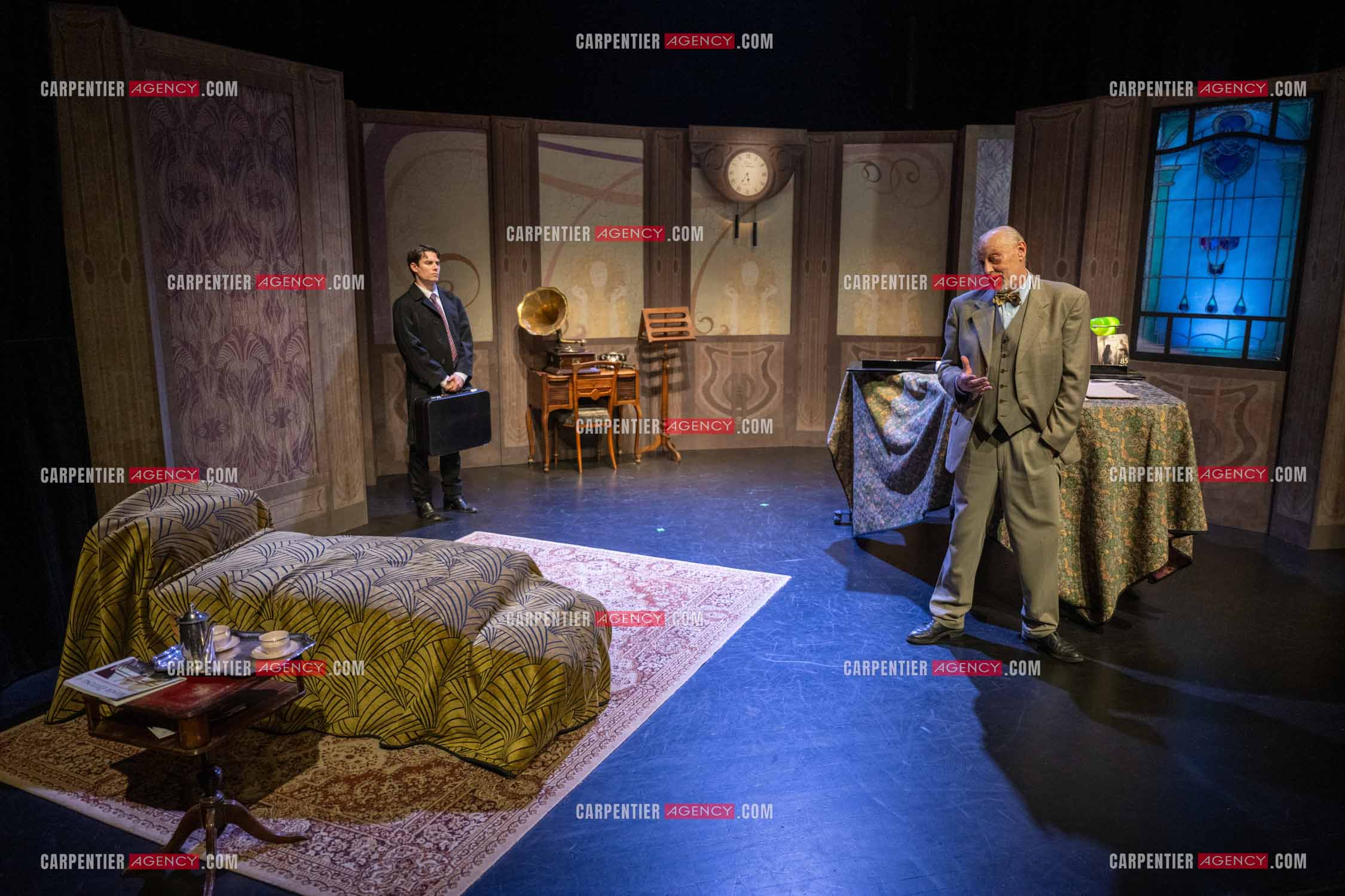 Filage de la pièce “ VIEILLES CHANSONS MALÉFIQUES “ au théâtre Le Chien Qui Fume à Avignon. La pièce est Interprétée par Tom Novembre et Nicolas Verdier. ( Exclusif )