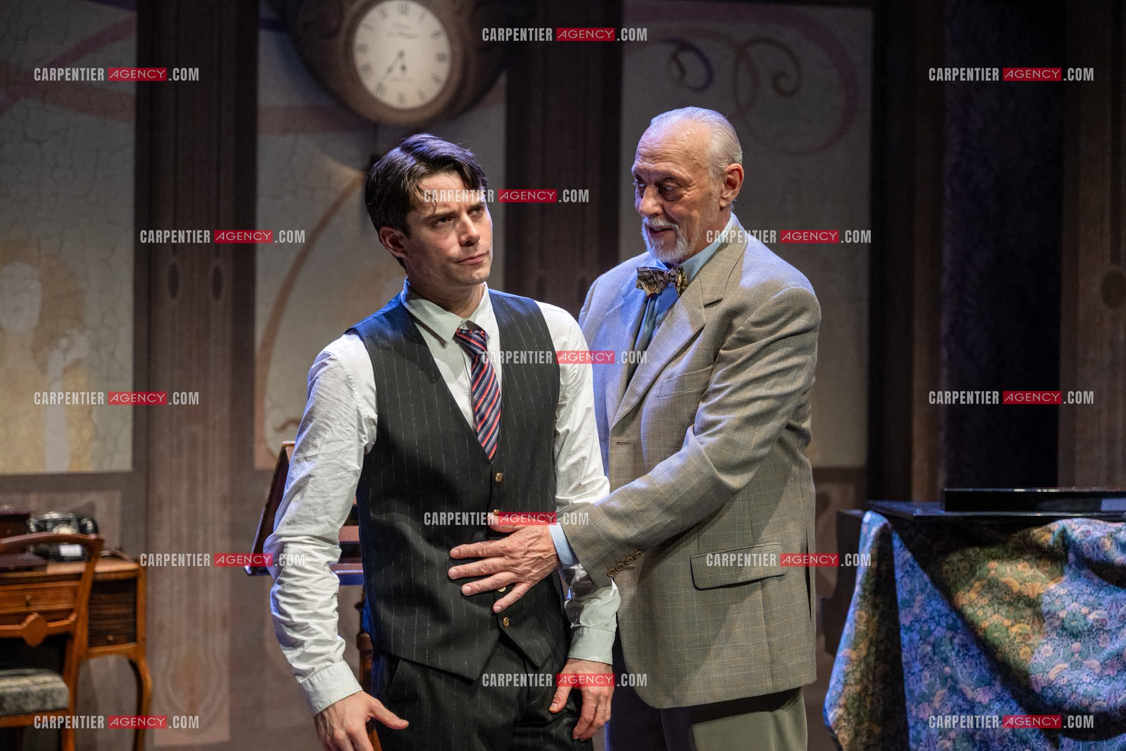 Filage de la pièce “ VIEILLES CHANSONS MALÉFIQUES “ au théâtre Le Chien Qui Fume à Avignon. La pièce est Interprétée par Tom Novembre et Nicolas Verdier. ( Exclusif )