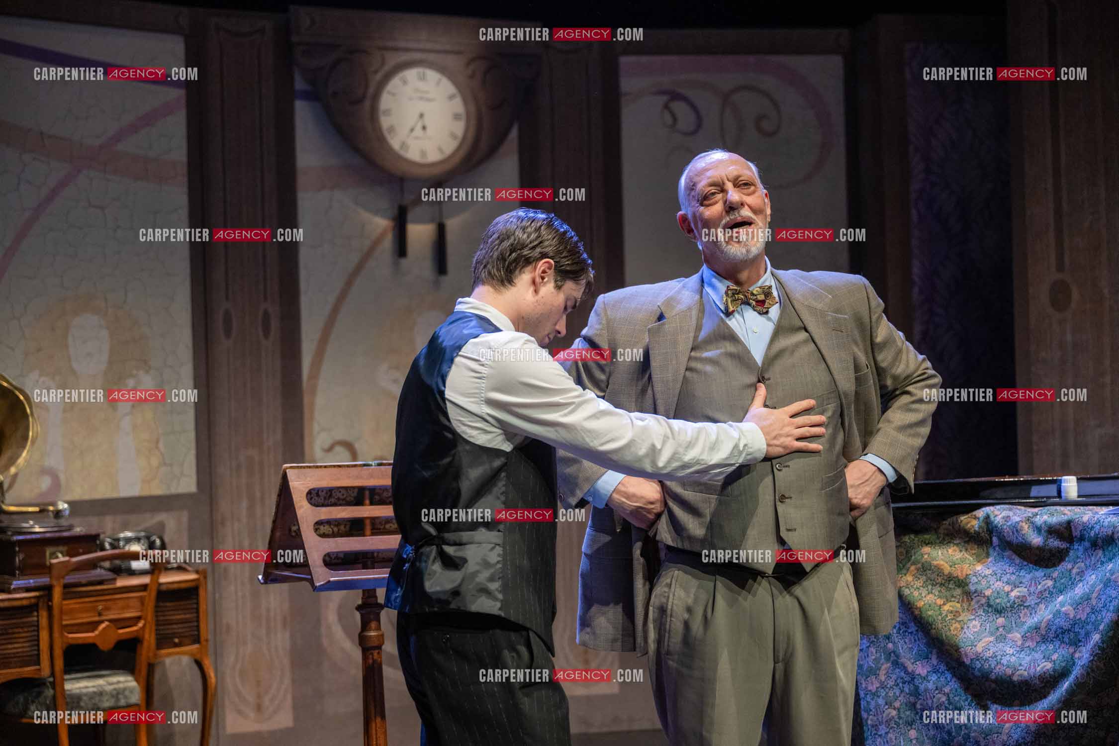 Filage de la pièce “ VIEILLES CHANSONS MALÉFIQUES “ au théâtre Le Chien Qui Fume à Avignon. La pièce est Interprétée par Tom Novembre et Nicolas Verdier. ( Exclusif )