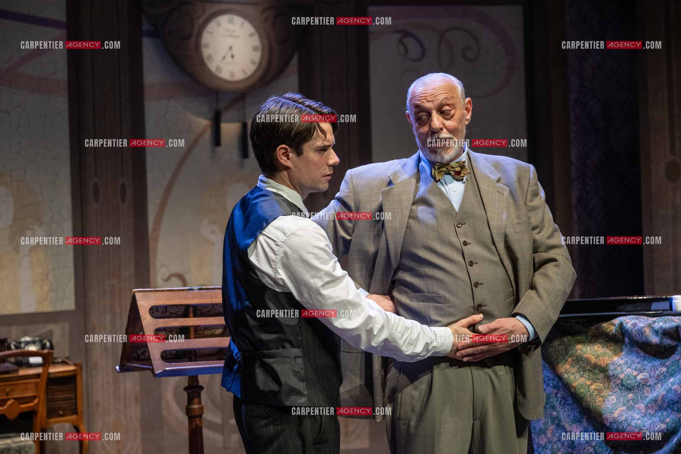 Filage de la pièce “ VIEILLES CHANSONS MALÉFIQUES “ au théâtre Le Chien Qui Fume à Avignon. La pièce est Interprétée par Tom Novembre et Nicolas Verdier. ( Exclusif )