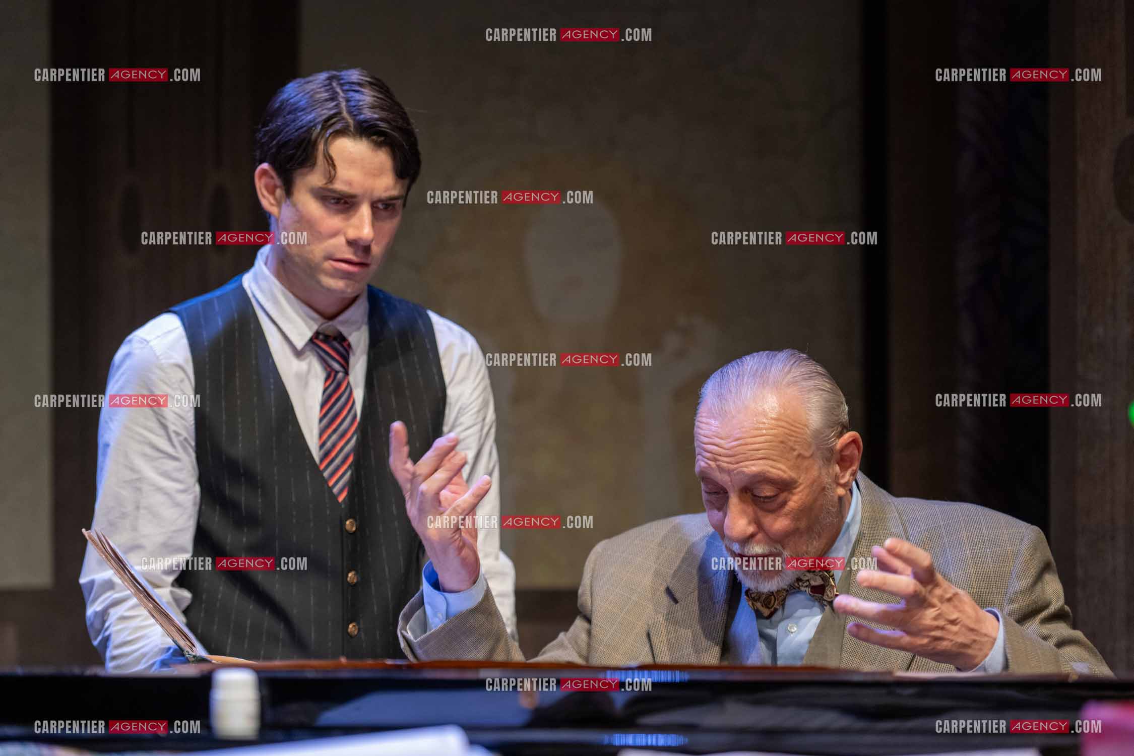 Filage de la pièce “ VIEILLES CHANSONS MALÉFIQUES “ au théâtre Le Chien Qui Fume à Avignon. La pièce est Interprétée par Tom Novembre et Nicolas Verdier. ( Exclusif )