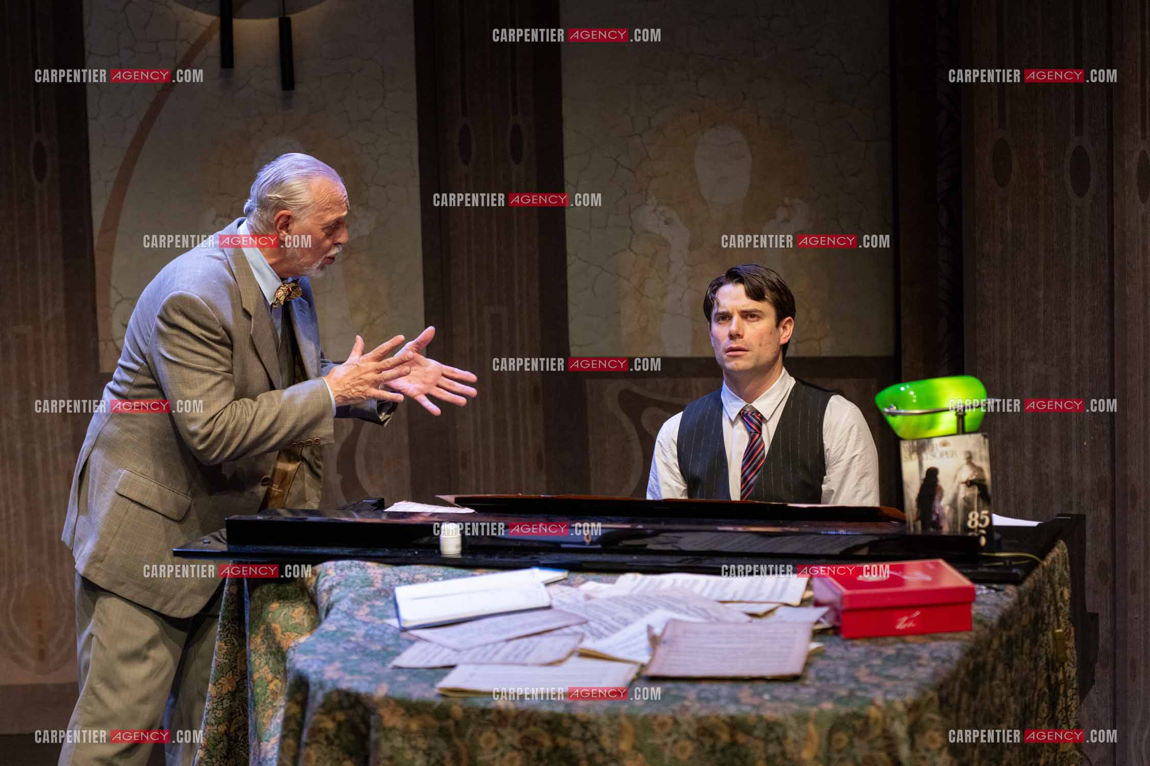 Filage de la pièce “ VIEILLES CHANSONS MALÉFIQUES “ au théâtre Le Chien Qui Fume à Avignon. La pièce est Interprétée par Tom Novembre et Nicolas Verdier. ( Exclusif )