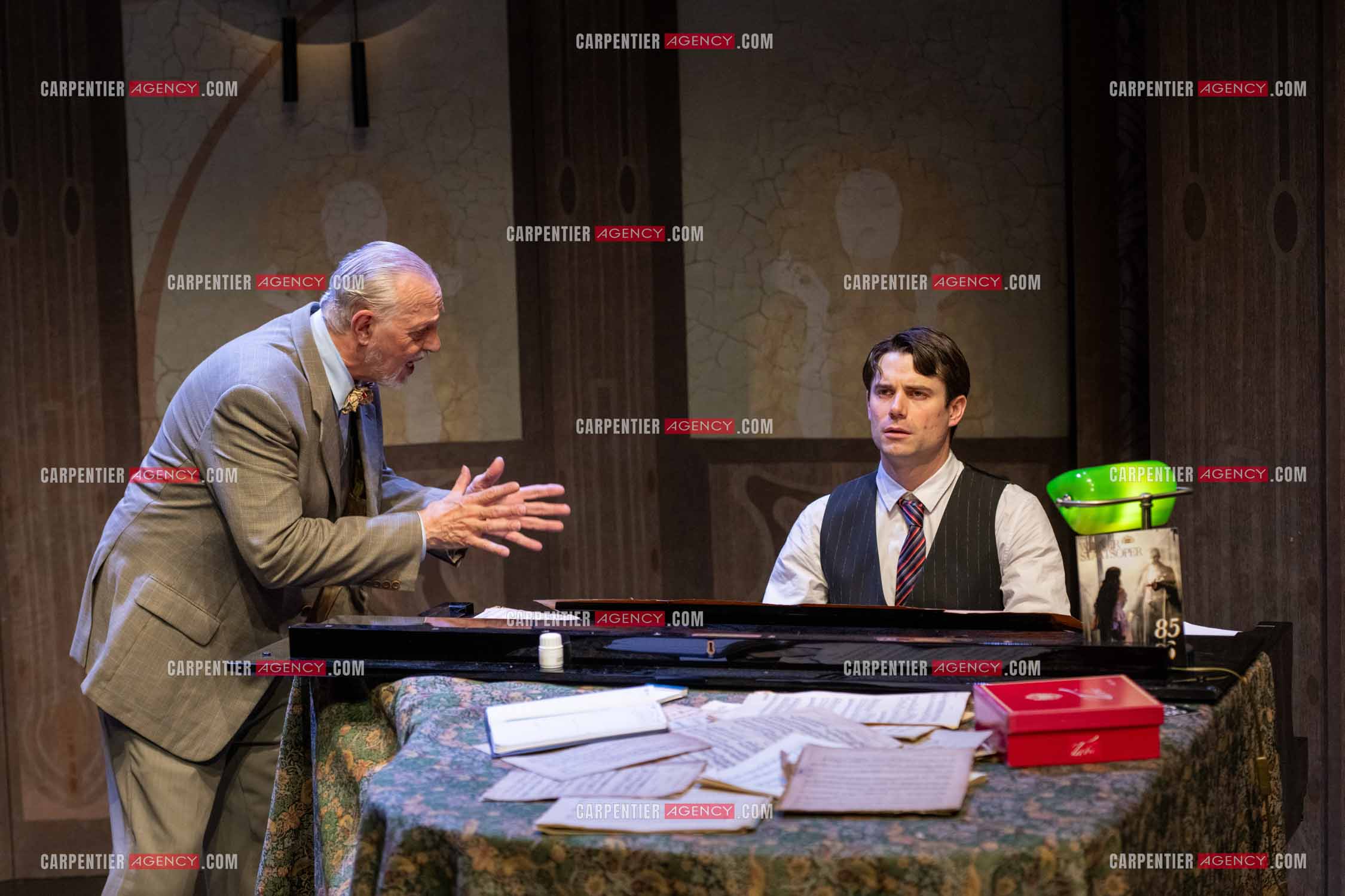 Filage de la pièce “ VIEILLES CHANSONS MALÉFIQUES “ au théâtre Le Chien Qui Fume à Avignon. La pièce est Interprétée par Tom Novembre et Nicolas Verdier. ( Exclusif )