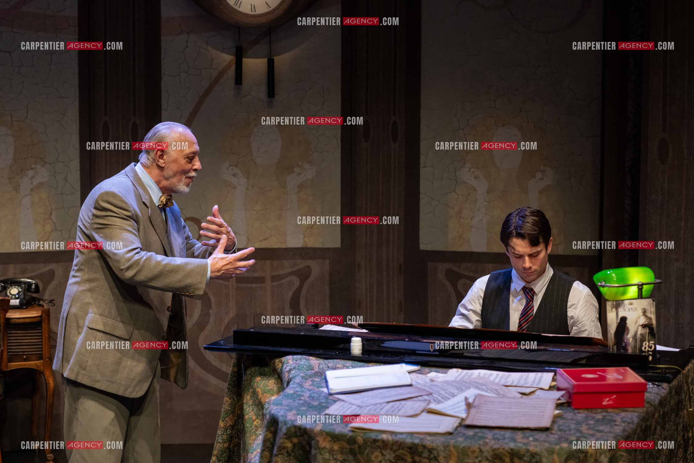 Filage de la pièce “ VIEILLES CHANSONS MALÉFIQUES “ au théâtre Le Chien Qui Fume à Avignon. La pièce est Interprétée par Tom Novembre et Nicolas Verdier. ( Exclusif )