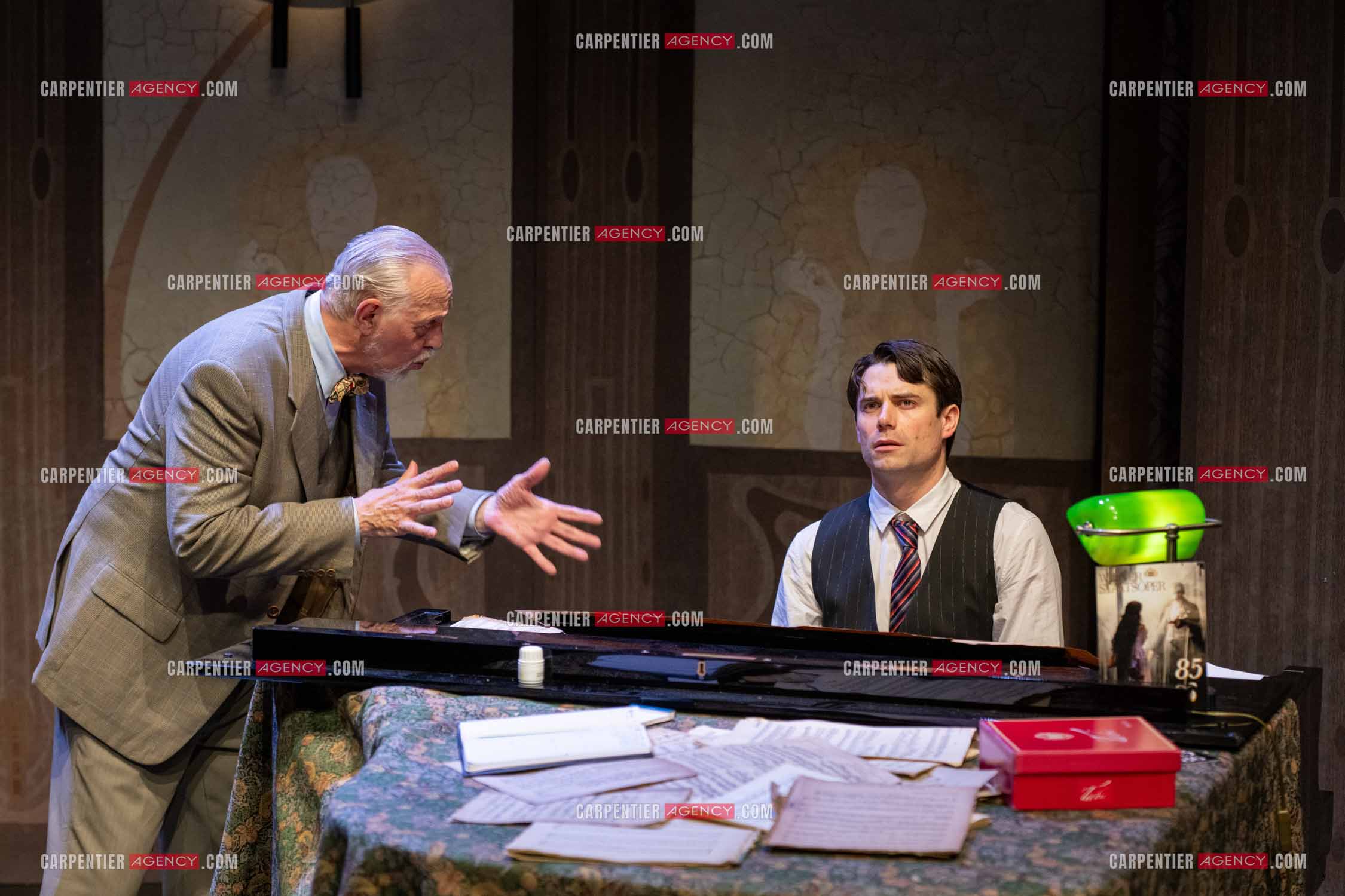 Filage de la pièce “ VIEILLES CHANSONS MALÉFIQUES “ au théâtre Le Chien Qui Fume à Avignon. La pièce est Interprétée par Tom Novembre et Nicolas Verdier. ( Exclusif )