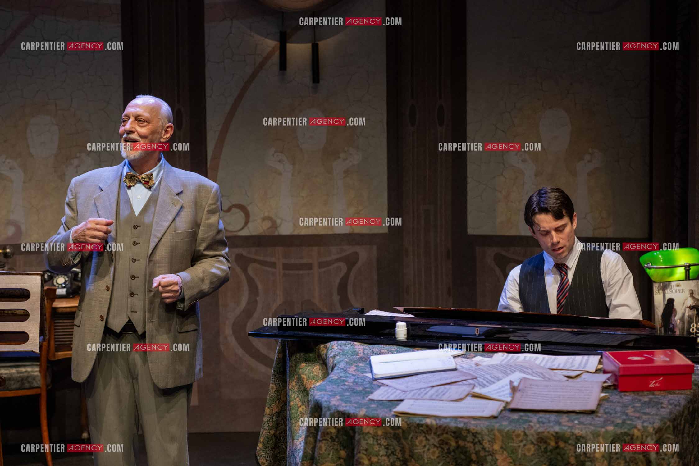 Filage de la pièce “ VIEILLES CHANSONS MALÉFIQUES “ au théâtre Le Chien Qui Fume à Avignon. La pièce est Interprétée par Tom Novembre et Nicolas Verdier. ( Exclusif )