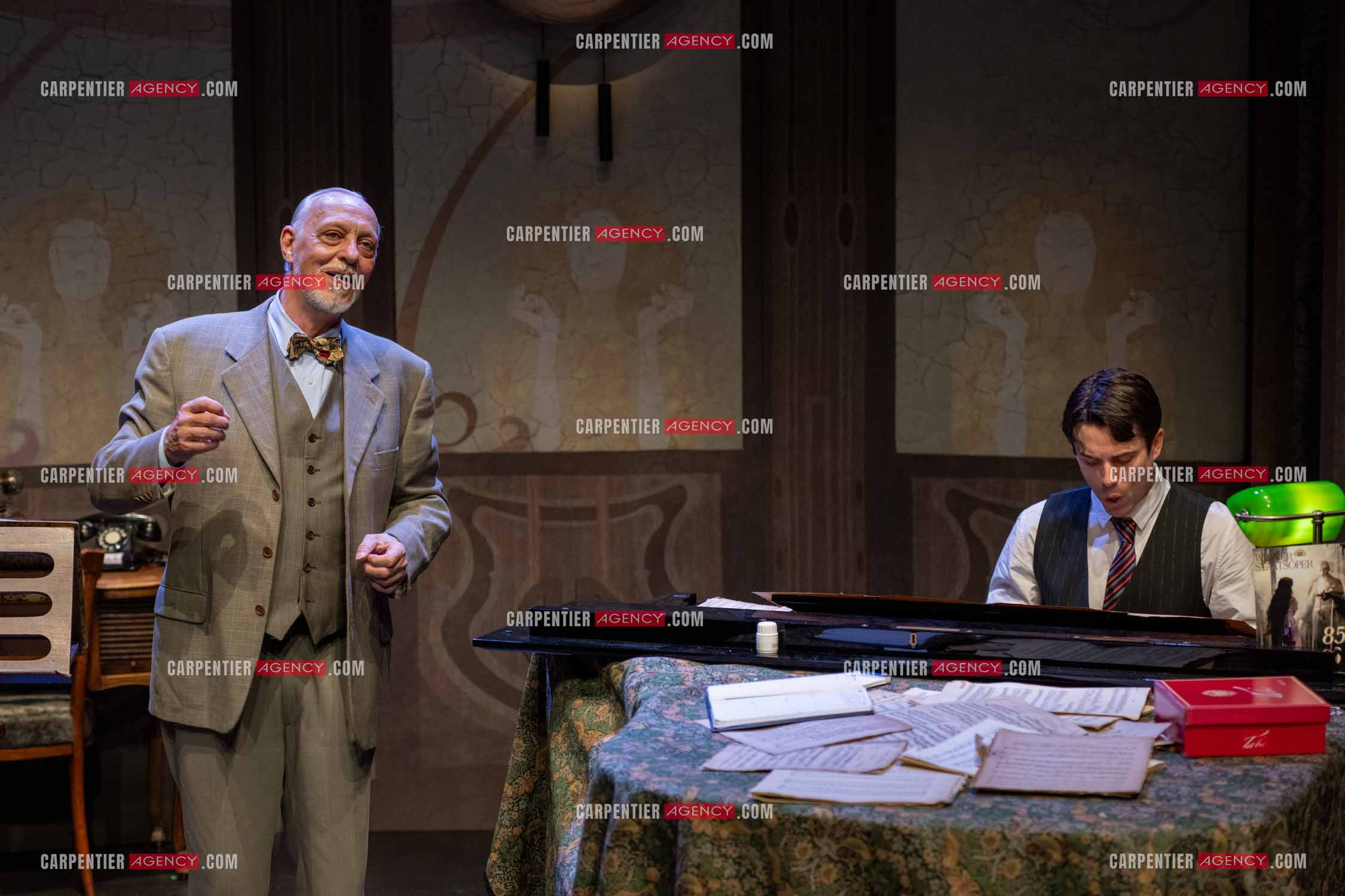 Filage de la pièce “ VIEILLES CHANSONS MALÉFIQUES “ au théâtre Le Chien Qui Fume à Avignon. La pièce est Interprétée par Tom Novembre et Nicolas Verdier. ( Exclusif )