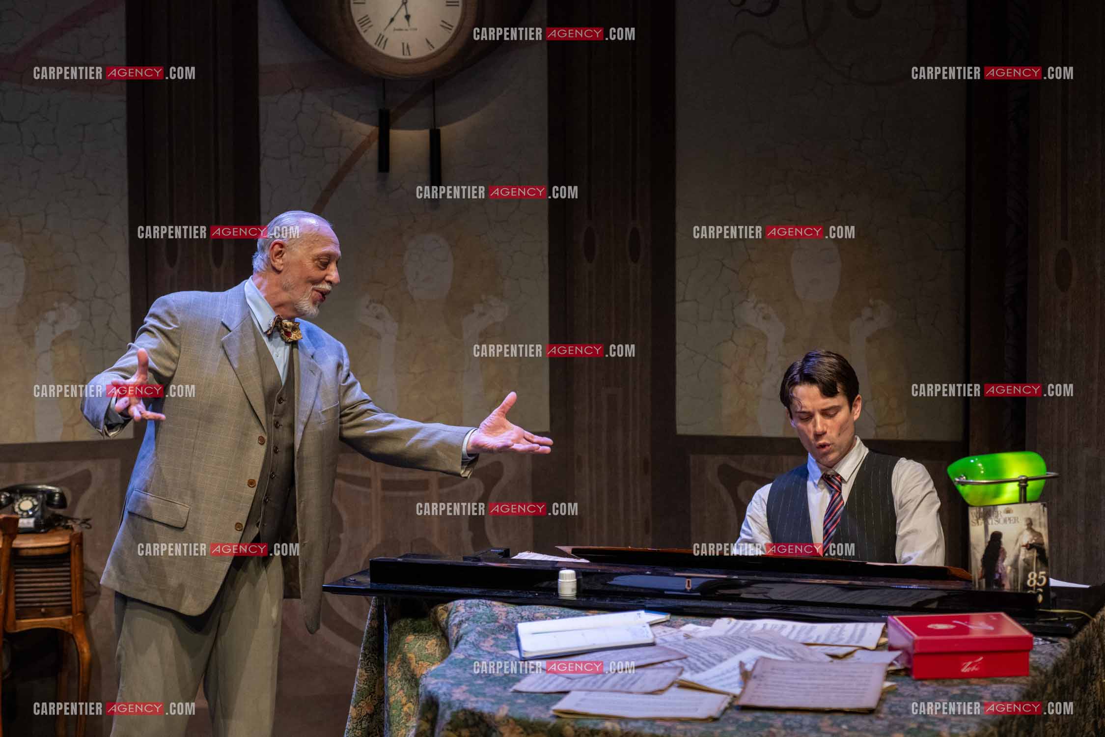 Filage de la pièce “ VIEILLES CHANSONS MALÉFIQUES “ au théâtre Le Chien Qui Fume à Avignon. La pièce est Interprétée par Tom Novembre et Nicolas Verdier. ( Exclusif )