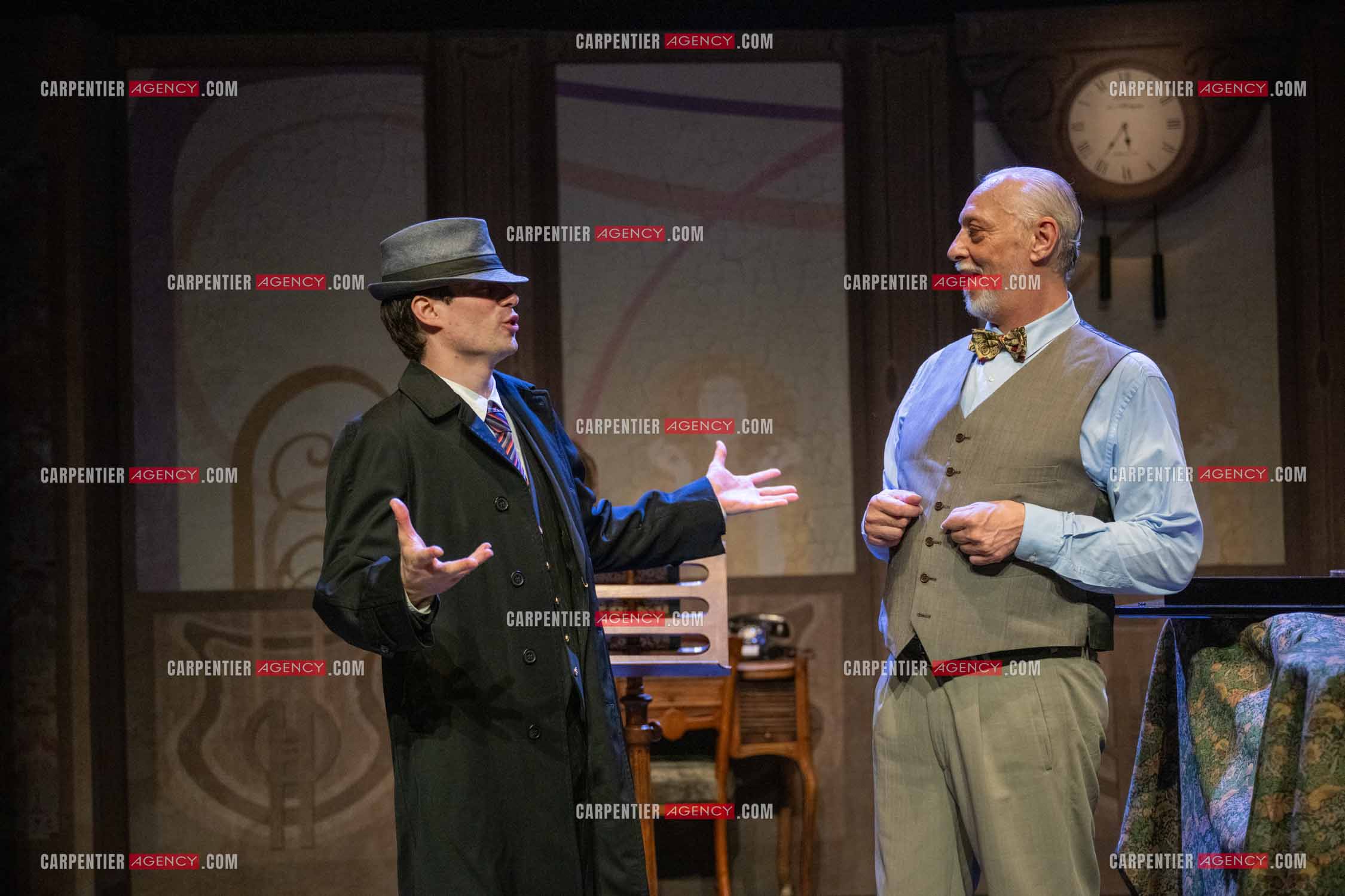 Filage de la pièce “ VIEILLES CHANSONS MALÉFIQUES “ au théâtre Le Chien Qui Fume à Avignon. La pièce est Interprétée par Tom Novembre et Nicolas Verdier. ( Exclusif )