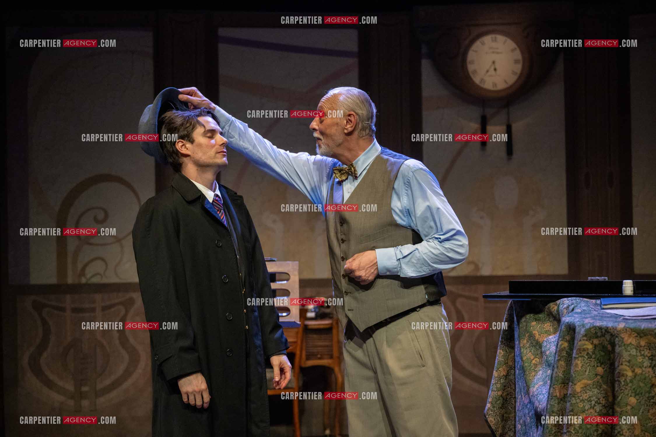 Filage de la pièce “ VIEILLES CHANSONS MALÉFIQUES “ au théâtre Le Chien Qui Fume à Avignon. La pièce est Interprétée par Tom Novembre et Nicolas Verdier. ( Exclusif )