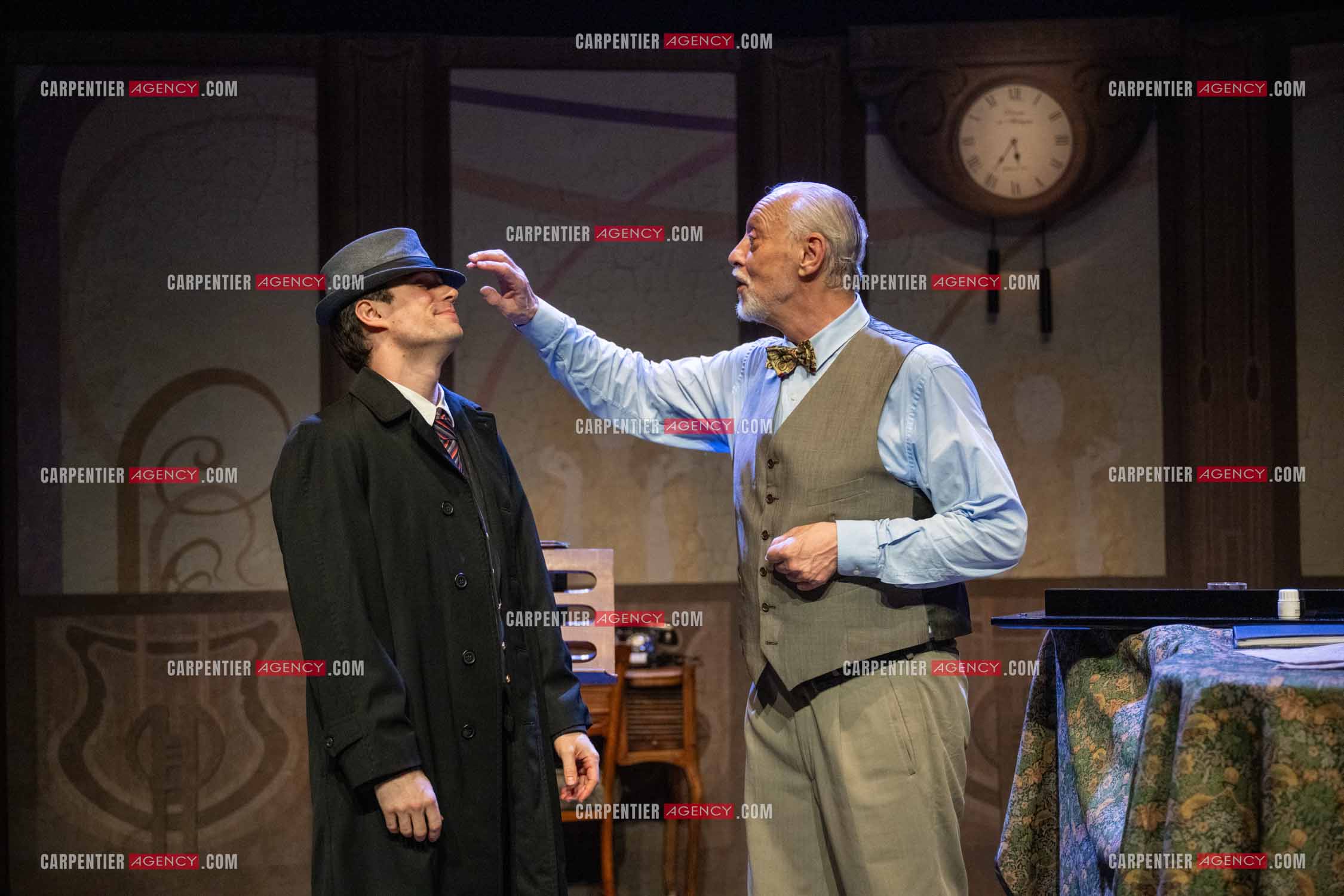 Filage de la pièce “ VIEILLES CHANSONS MALÉFIQUES “ au théâtre Le Chien Qui Fume à Avignon. La pièce est Interprétée par Tom Novembre et Nicolas Verdier. ( Exclusif )