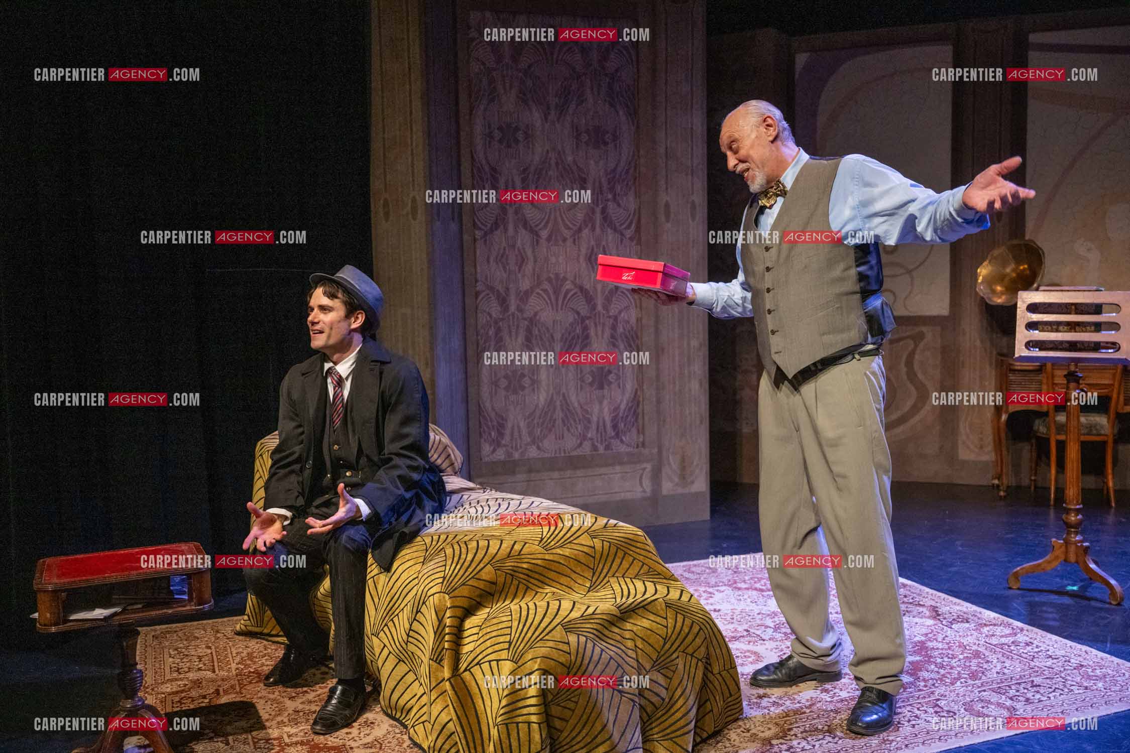 Filage de la pièce “ VIEILLES CHANSONS MALÉFIQUES “ au théâtre Le Chien Qui Fume à Avignon. La pièce est Interprétée par Tom Novembre et Nicolas Verdier. ( Exclusif )