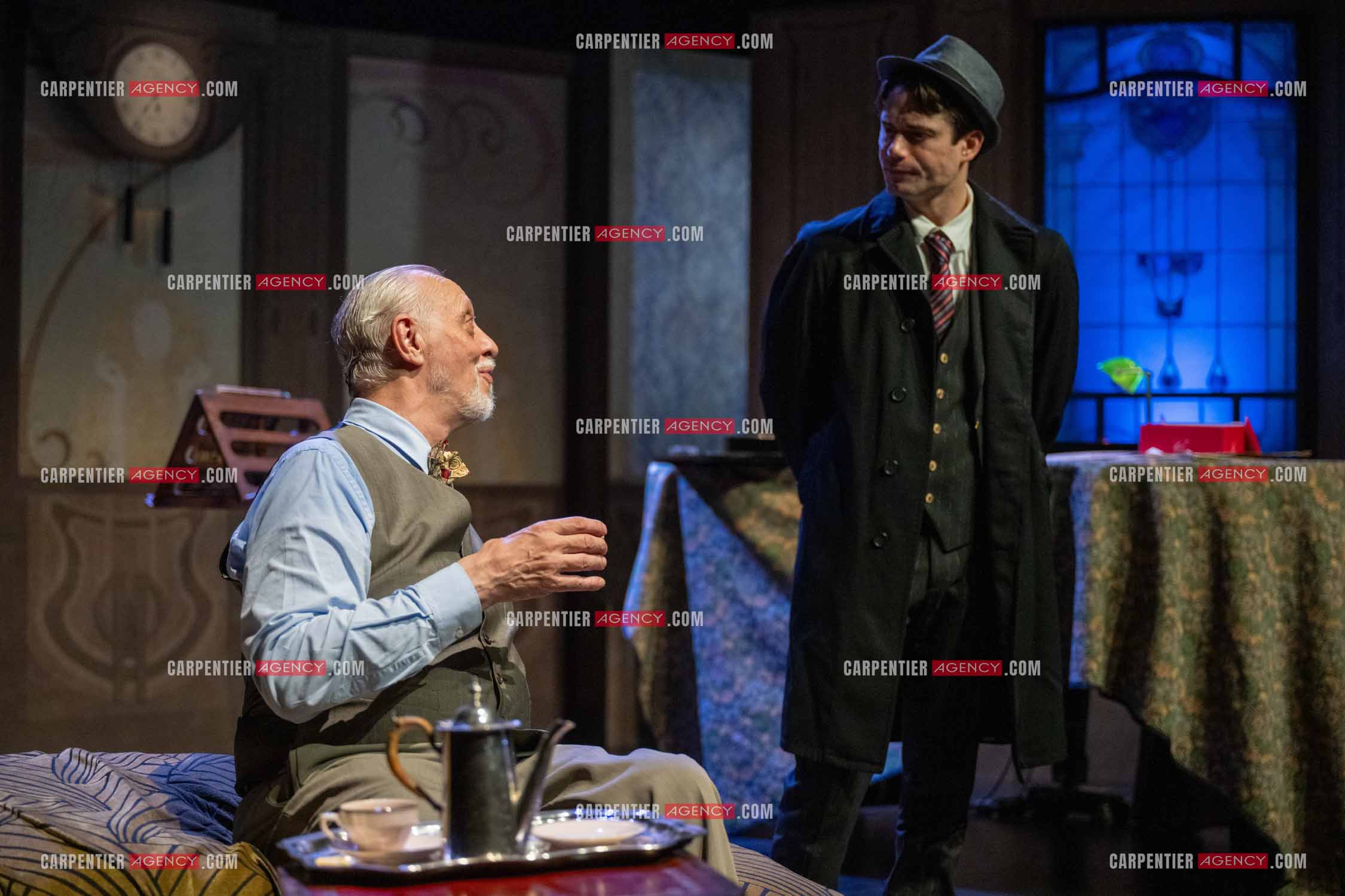 Filage de la pièce “ VIEILLES CHANSONS MALÉFIQUES “ au théâtre Le Chien Qui Fume à Avignon. La pièce est Interprétée par Tom Novembre et Nicolas Verdier. ( Exclusif )