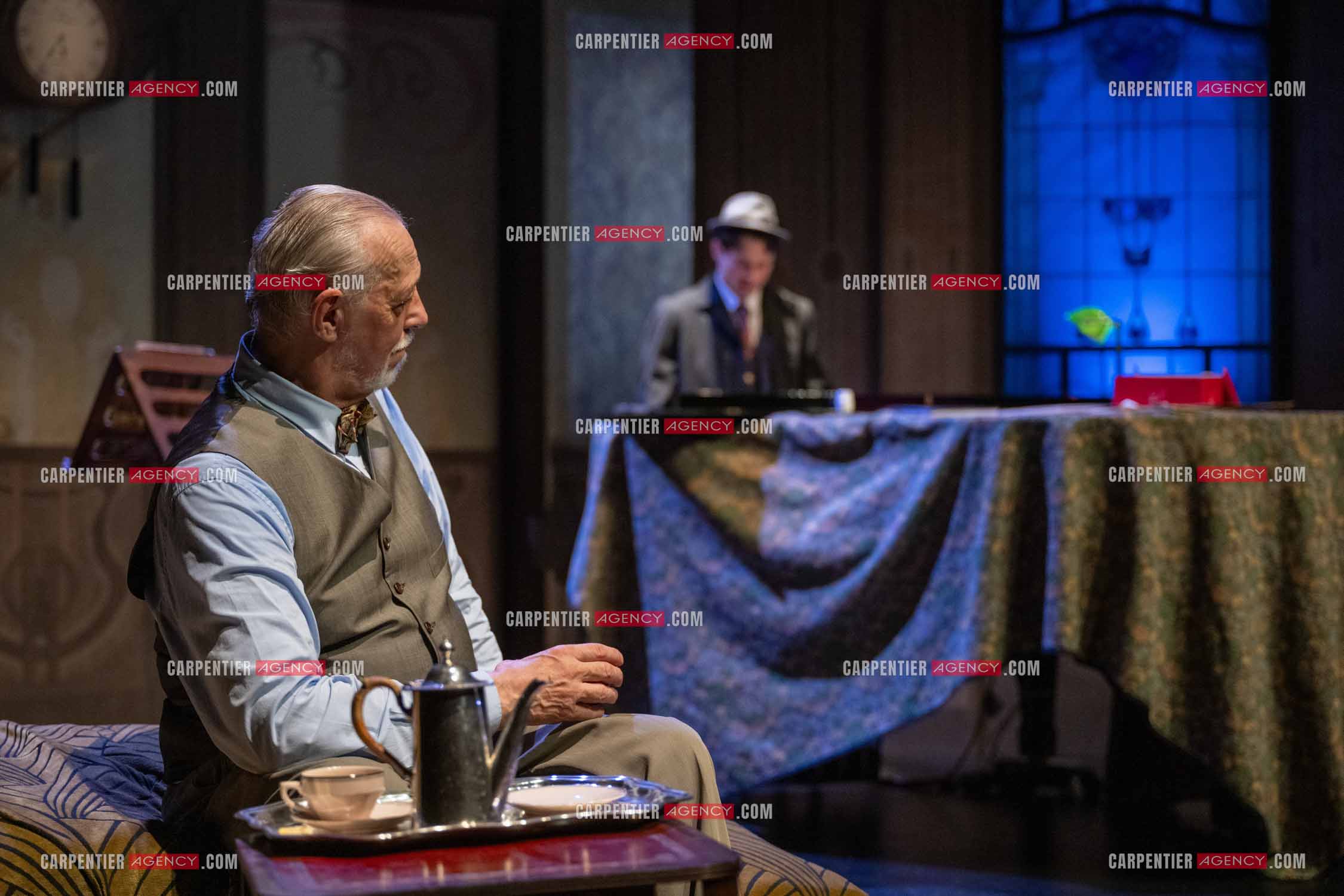 Filage de la pièce “ VIEILLES CHANSONS MALÉFIQUES “ au théâtre Le Chien Qui Fume à Avignon. La pièce est Interprétée par Tom Novembre et Nicolas Verdier. ( Exclusif )