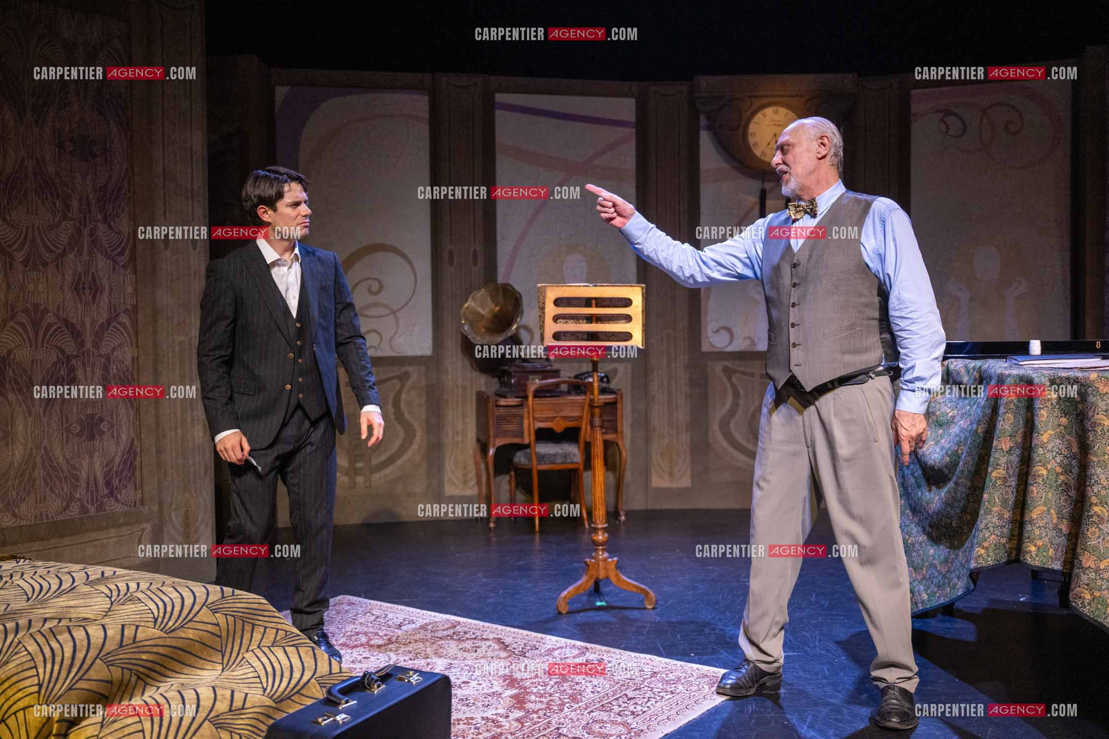 Filage de la pièce “ VIEILLES CHANSONS MALÉFIQUES “ au théâtre Le Chien Qui Fume à Avignon. La pièce est Interprétée par Tom Novembre et Nicolas Verdier. ( Exclusif )