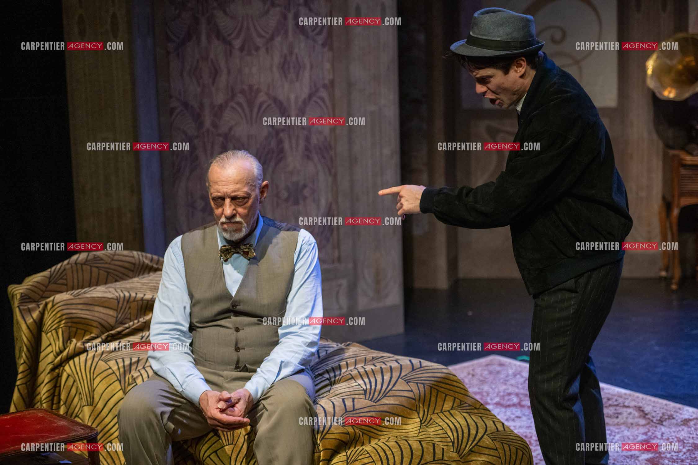 Filage de la pièce “ VIEILLES CHANSONS MALÉFIQUES “ au théâtre Le Chien Qui Fume à Avignon. La pièce est Interprétée par Tom Novembre et Nicolas Verdier. ( Exclusif )