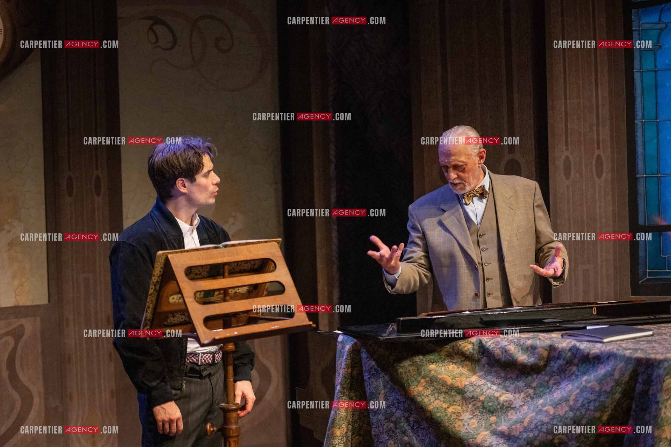 Filage de la pièce “ VIEILLES CHANSONS MALÉFIQUES “ au théâtre Le Chien Qui Fume à Avignon. La pièce est Interprétée par Tom Novembre et Nicolas Verdier. ( Exclusif )