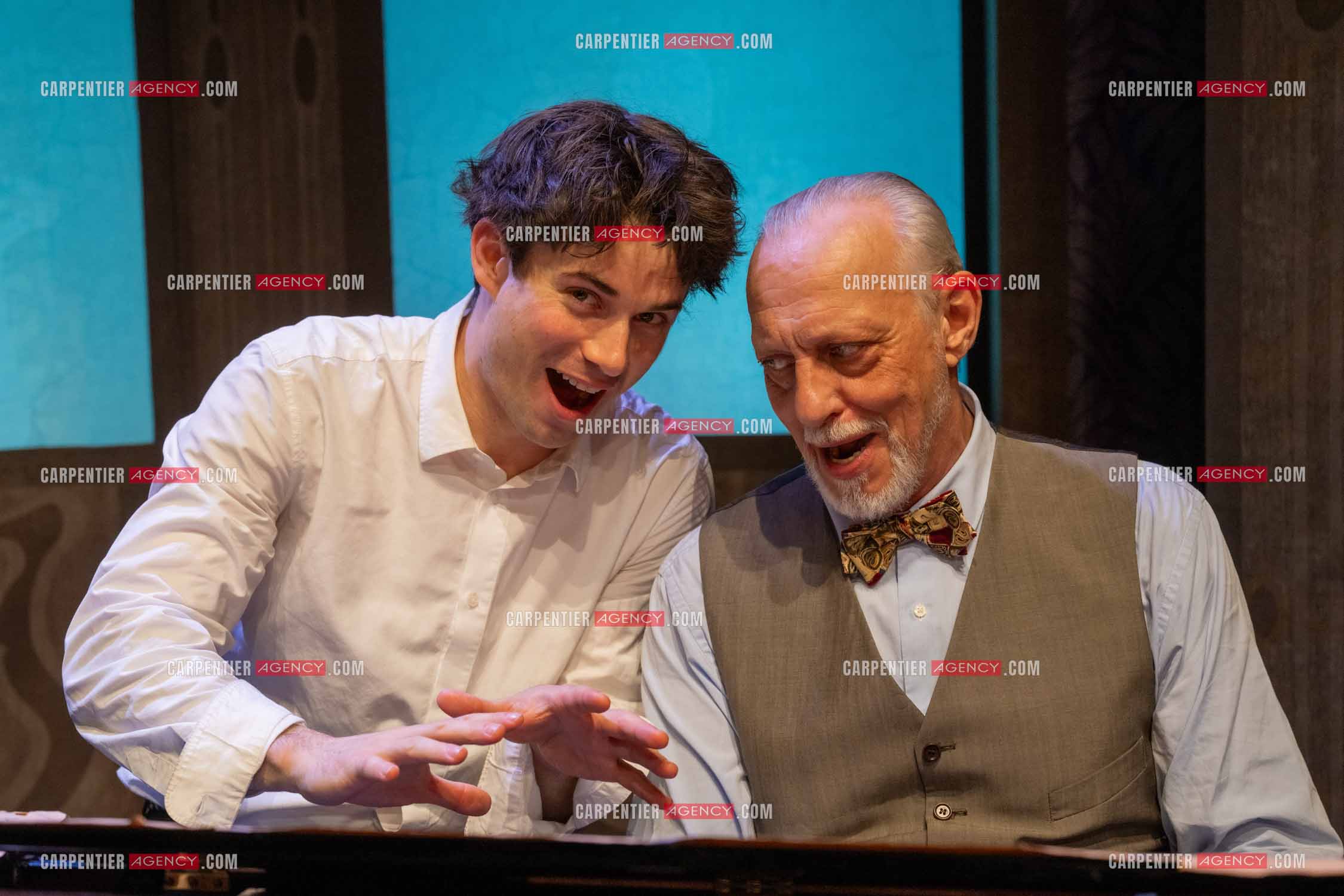 Filage de la pièce “ VIEILLES CHANSONS MALÉFIQUES “ au théâtre Le Chien Qui Fume à Avignon. La pièce est Interprétée par Tom Novembre et Nicolas Verdier. ( Exclusif )