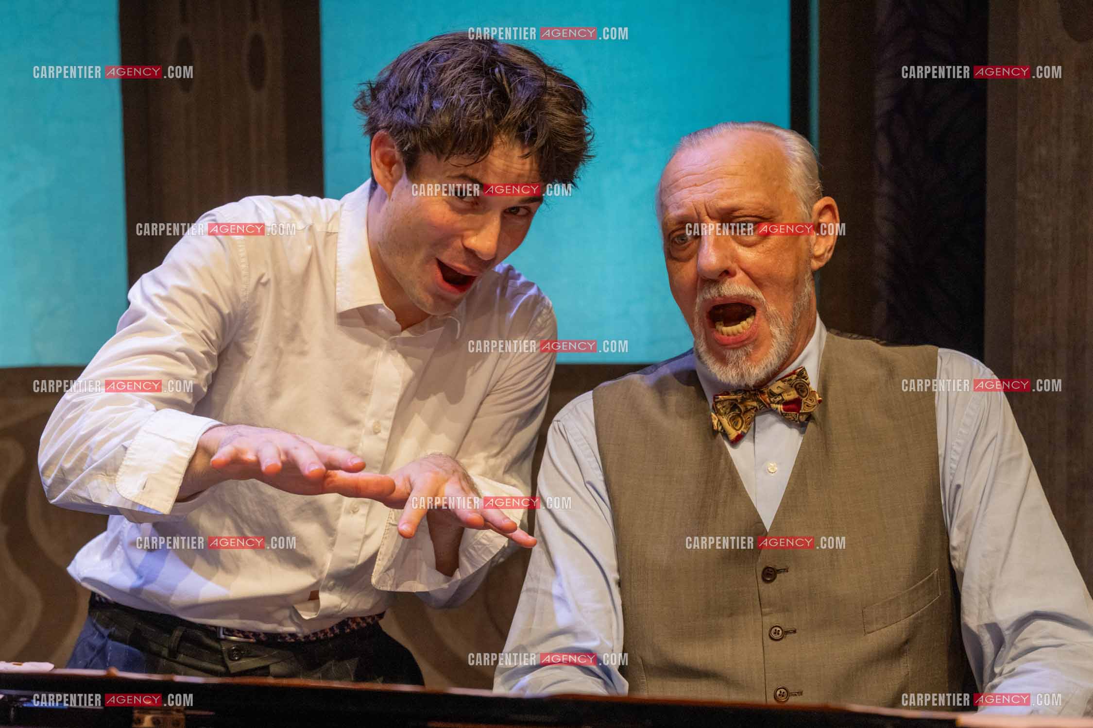 Filage de la pièce “ VIEILLES CHANSONS MALÉFIQUES “ au théâtre Le Chien Qui Fume à Avignon. La pièce est Interprétée par Tom Novembre et Nicolas Verdier. ( Exclusif )