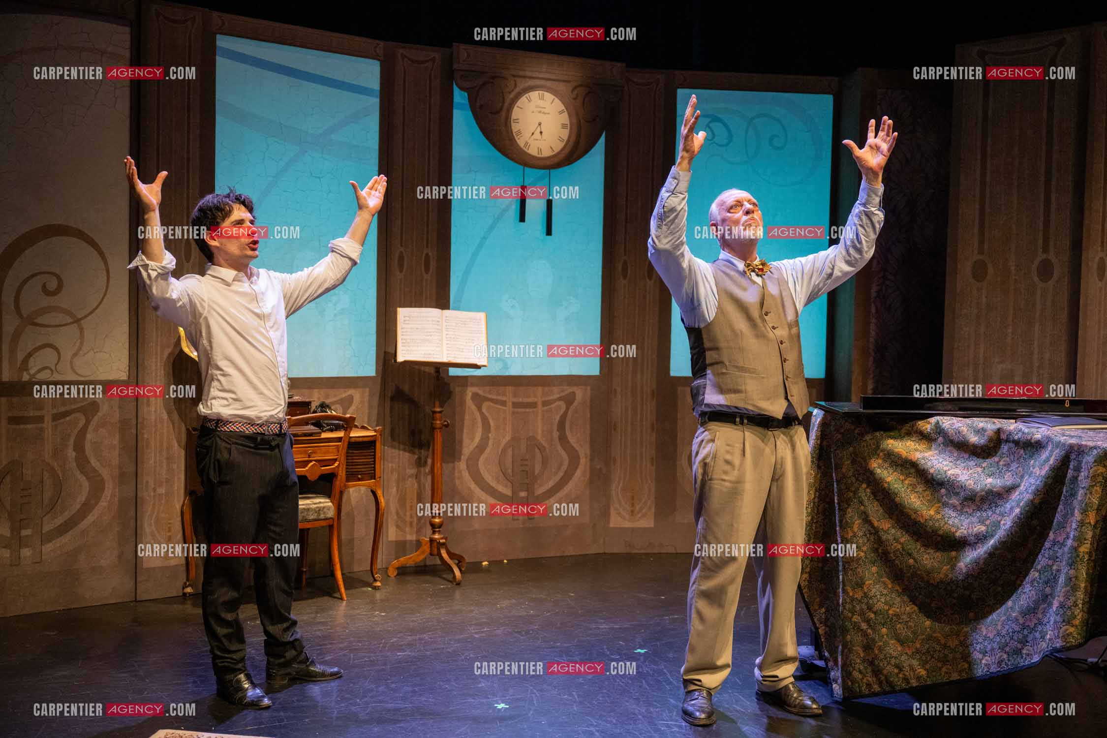 Filage de la pièce “ VIEILLES CHANSONS MALÉFIQUES “ au théâtre Le Chien Qui Fume à Avignon. La pièce est Interprétée par Tom Novembre et Nicolas Verdier. ( Exclusif )