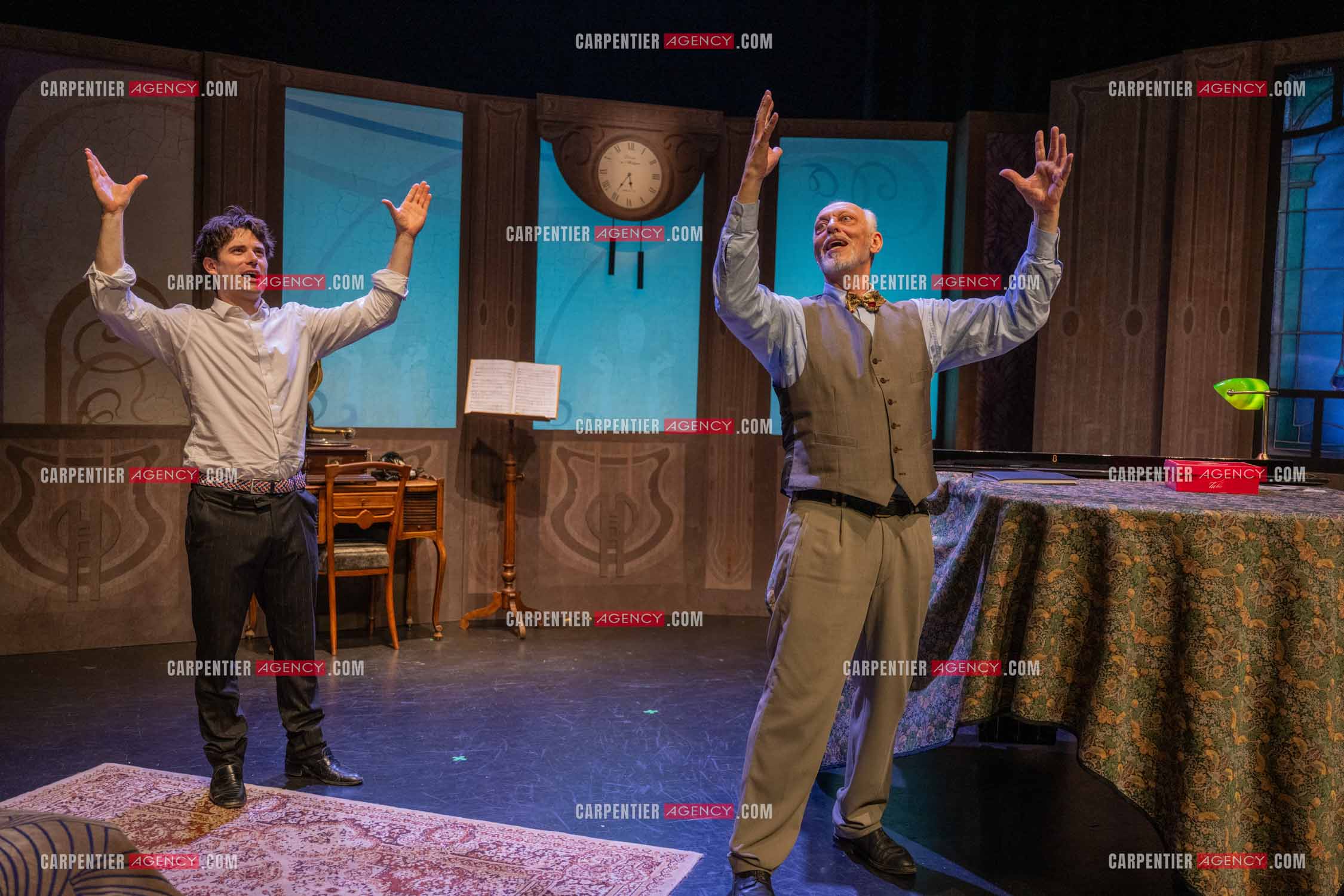 Filage de la pièce “ VIEILLES CHANSONS MALÉFIQUES “ au théâtre Le Chien Qui Fume à Avignon. La pièce est Interprétée par Tom Novembre et Nicolas Verdier. ( Exclusif )