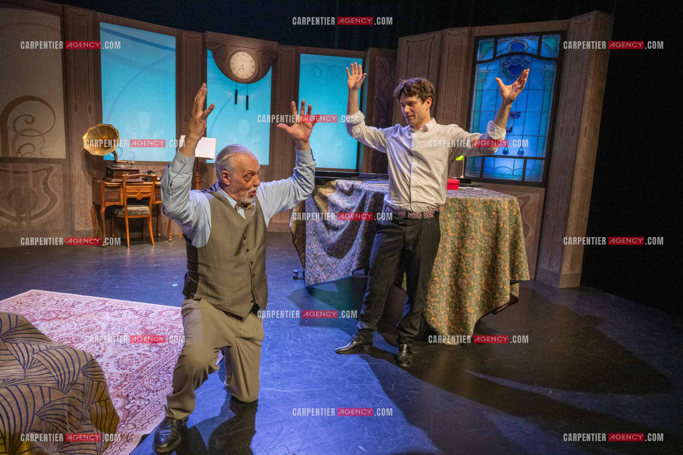 Filage de la pièce “ VIEILLES CHANSONS MALÉFIQUES “ au théâtre Le Chien Qui Fume à Avignon. La pièce est Interprétée par Tom Novembre et Nicolas Verdier. ( Exclusif )