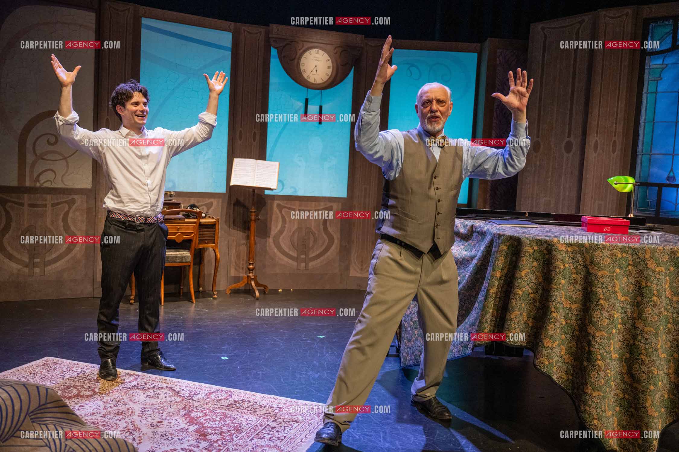 Filage de la pièce “ VIEILLES CHANSONS MALÉFIQUES “ au théâtre Le Chien Qui Fume à Avignon. La pièce est Interprétée par Tom Novembre et Nicolas Verdier. ( Exclusif )