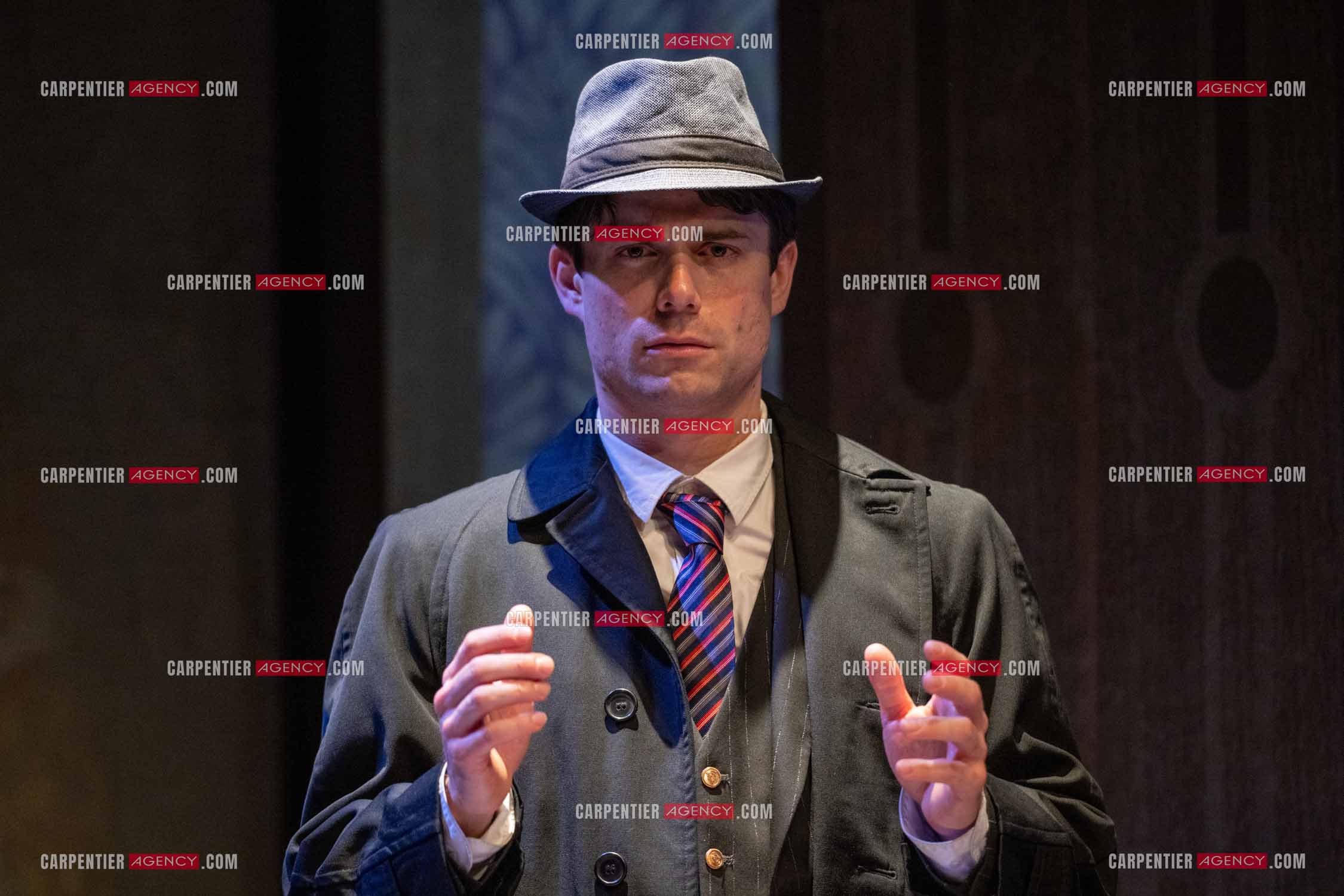 Filage de la pièce “ VIEILLES CHANSONS MALÉFIQUES “ au théâtre Le Chien Qui Fume à Avignon. La pièce est Interprétée par Tom Novembre et Nicolas Verdier. ( Exclusif )