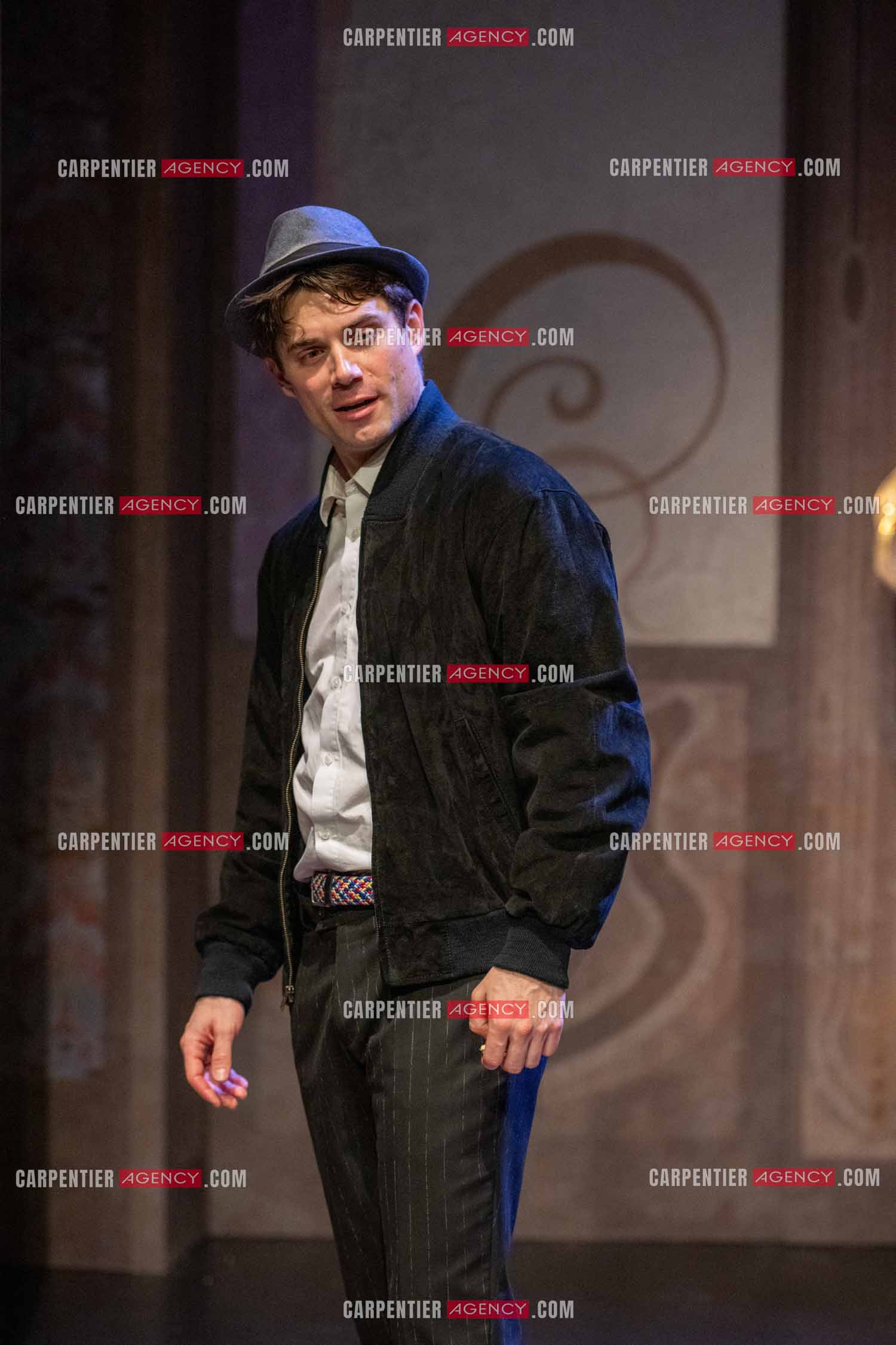 Filage de la pièce “ VIEILLES CHANSONS MALÉFIQUES “ au théâtre Le Chien Qui Fume à Avignon. La pièce est Interprétée par Tom Novembre et Nicolas Verdier. ( Exclusif )