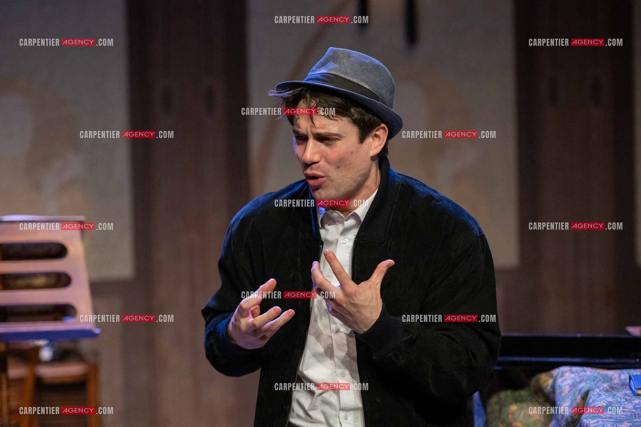 Filage de la pièce “ VIEILLES CHANSONS MALÉFIQUES “ au théâtre Le Chien Qui Fume à Avignon. La pièce est Interprétée par Tom Novembre et Nicolas Verdier. ( Exclusif )