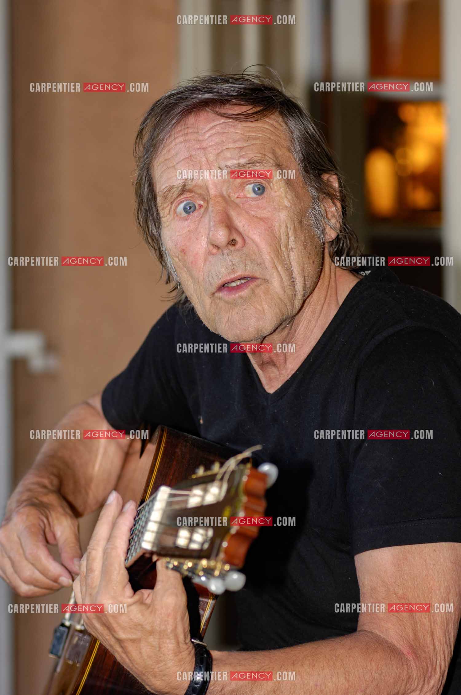 Le chanteur François Deguelt chez lui dans le sud de la France.  ( Exclusif )