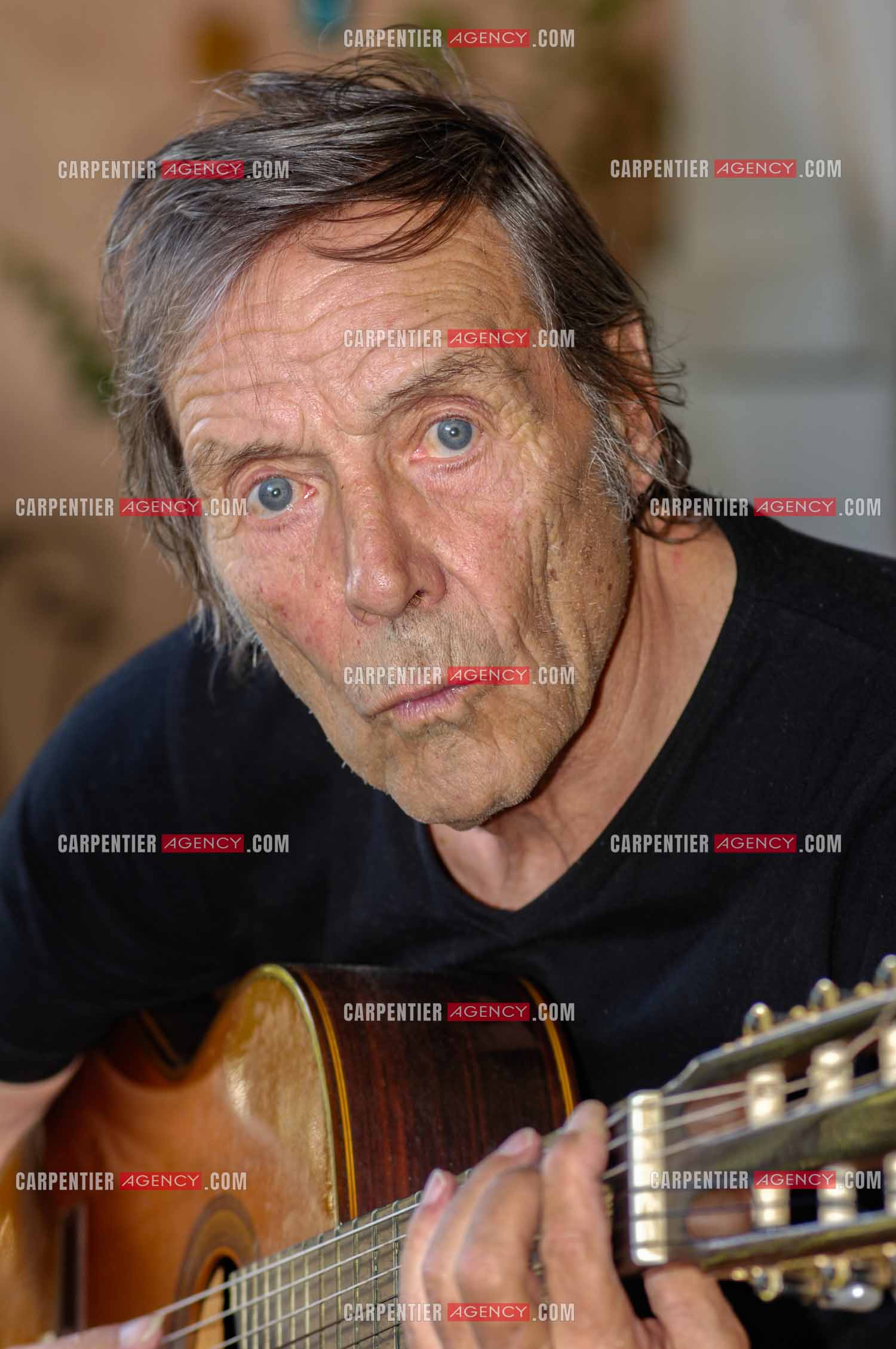 Le chanteur François Deguelt chez lui dans le sud de la France.  ( Exclusif )