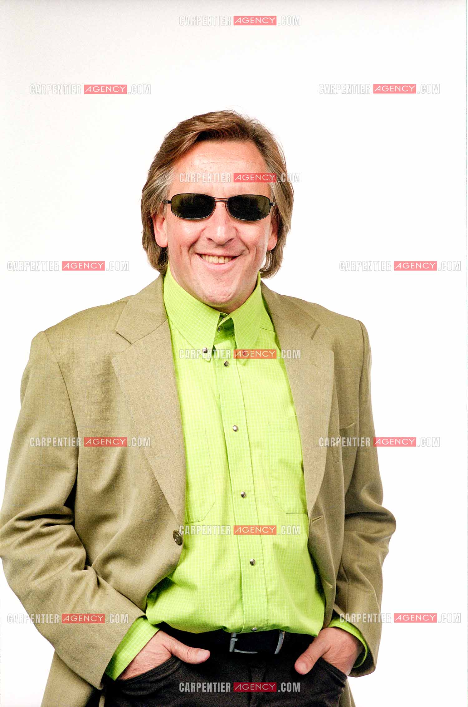 Le chanteur Gilbert Montagné lors d'une séance photos en studio pour la réalisation d'une affiche et de ses photos de presse. ( Exclusif )