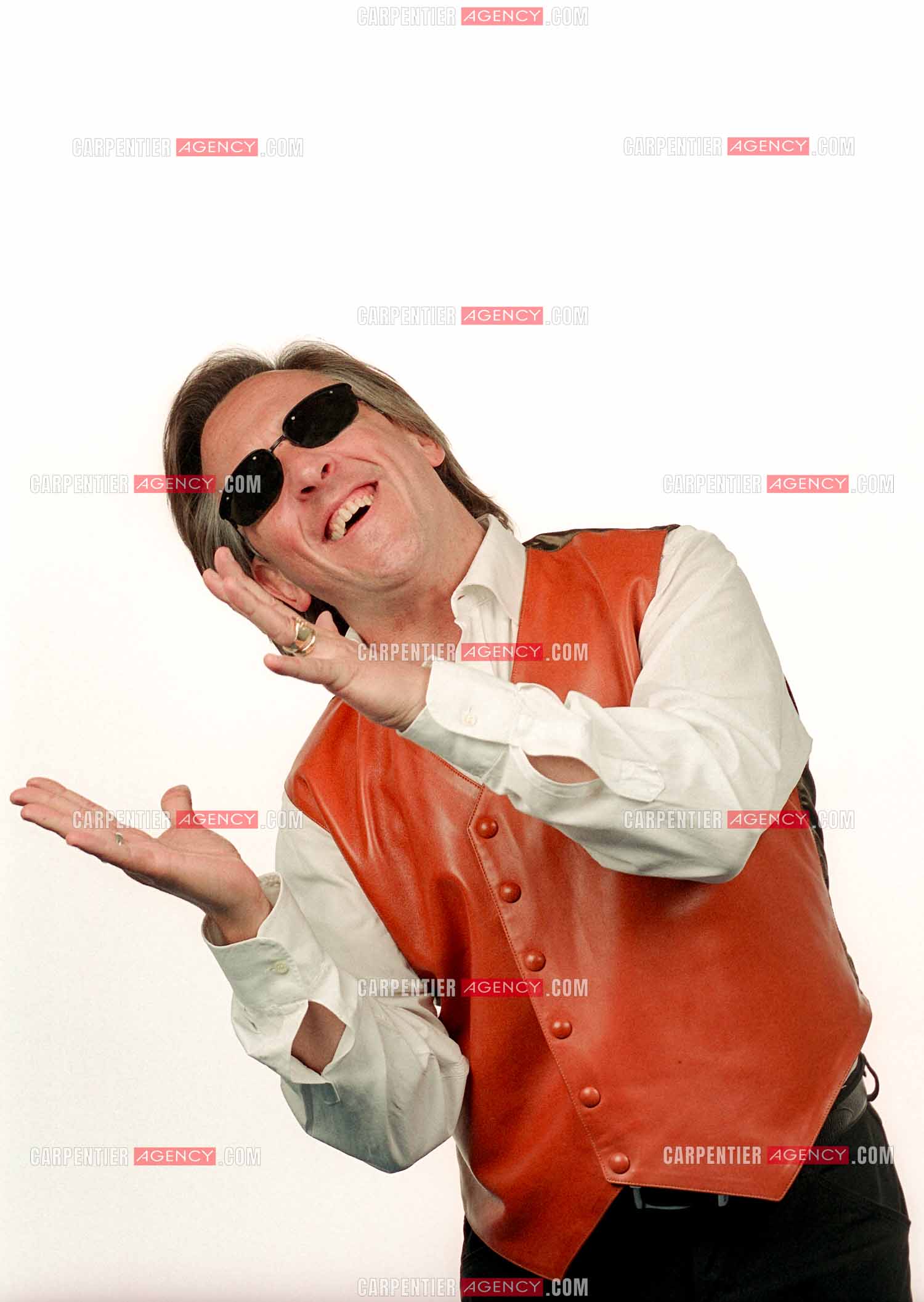 Le chanteur Gilbert Montagné lors d'une séance photos en studio pour la réalisation d'une affiche et de ses photos de presse. ( Exclusif )