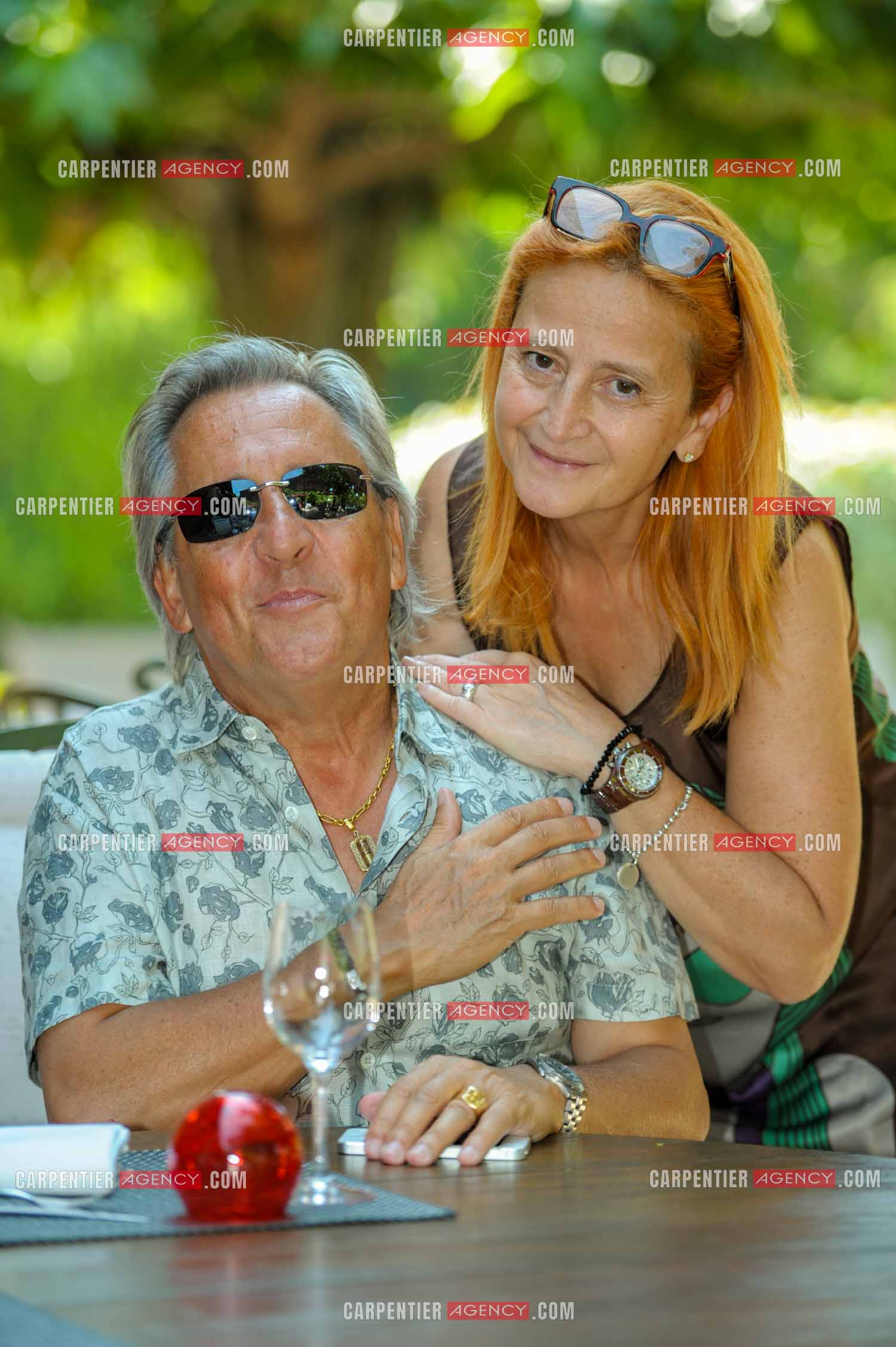 Le chanteur Gilbert Montagné et sa femme Nikole lors de leurs vacances vers Beaucaire.  ( Exclusif )