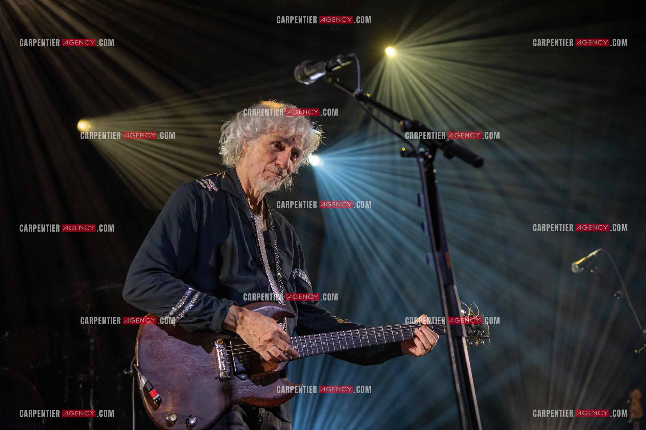 Le chanteur Louis Bertignac en concert au théâtre Galil le 25 Nov 2023.    ( Exclusif )