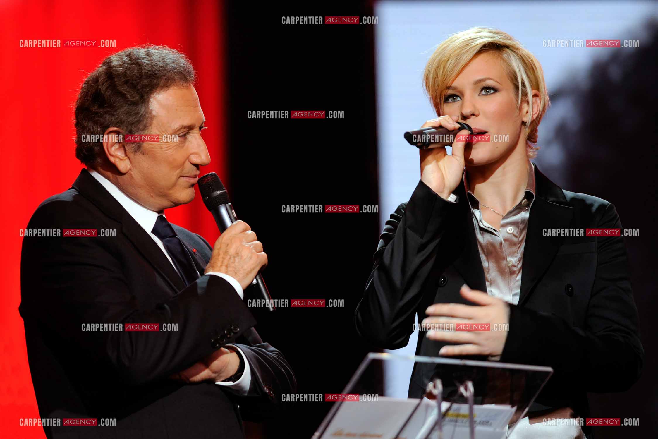 Émission spéciale sur Edith Piaf présentée par Michel Drucker. Parmis les invités, la chanteuse Lorie Pester.