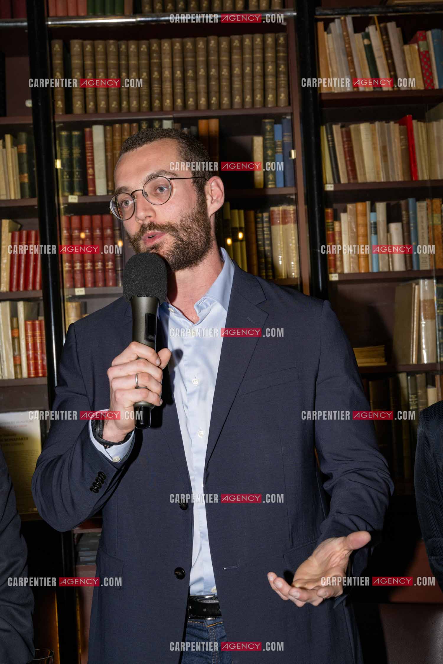 Louis Sarkozy dédicace son livre “NAPOLÉON BONAPARTE L'empire des livres“ aux éditions Passés/Composés à la librairie des Arcenaulx à Marseille. ( Exclusif )