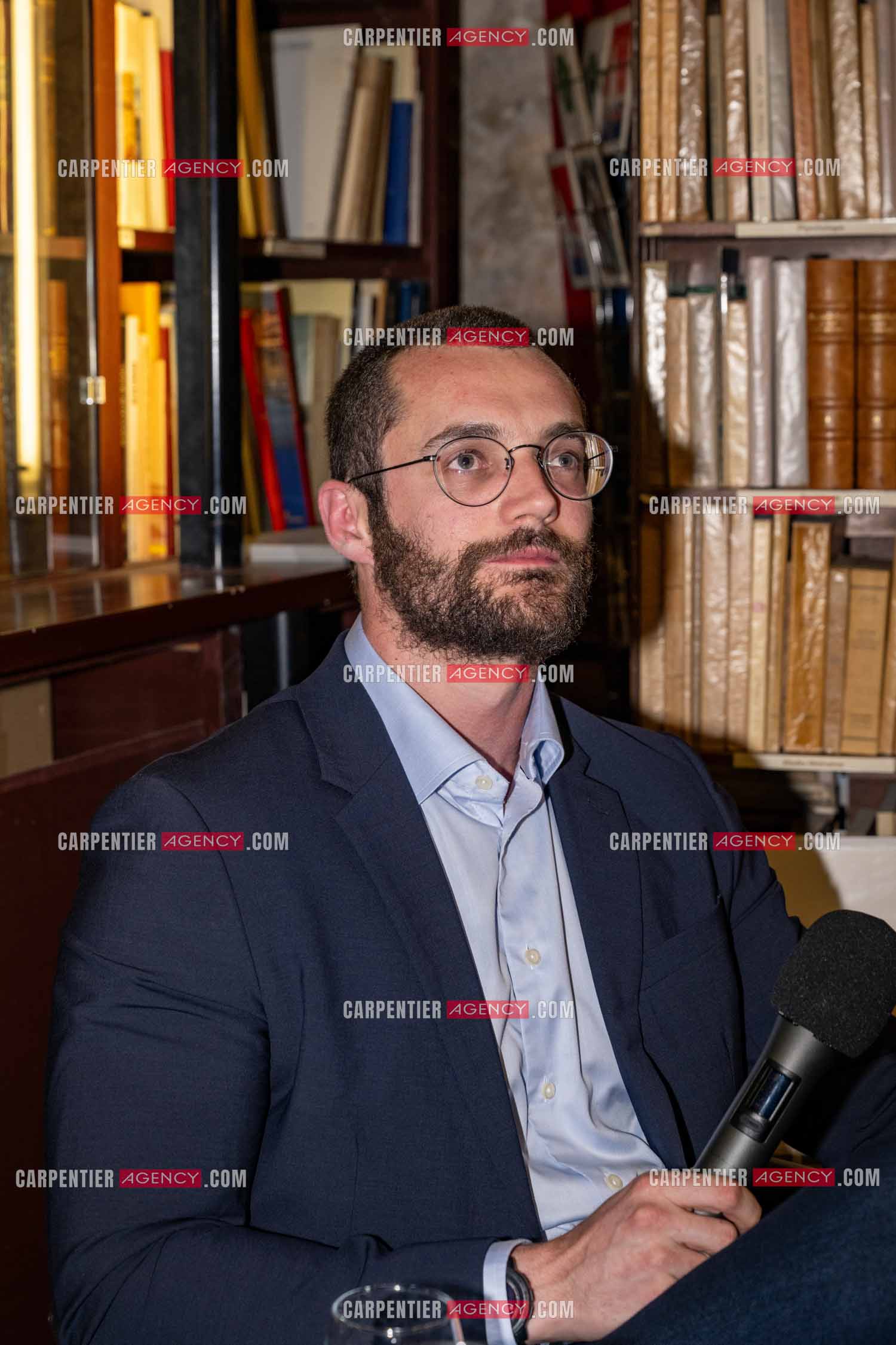 Louis Sarkozy dédicace son livre “NAPOLÉON BONAPARTE L'empire des livres“ aux éditions Passés/Composés à la librairie des Arcenaulx à Marseille. ( Exclusif )