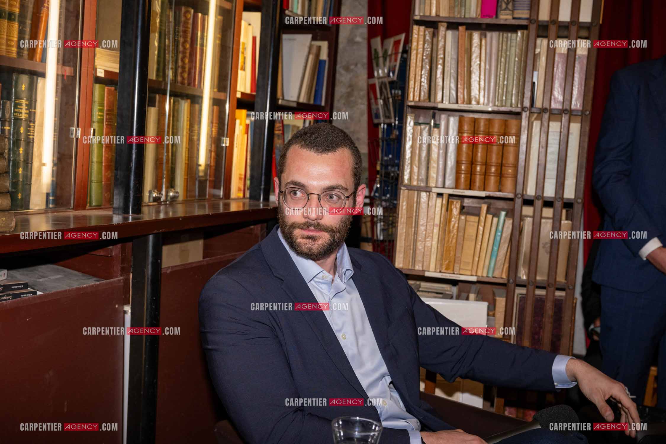 Louis Sarkozy dédicace son livre “NAPOLÉON BONAPARTE L'empire des livres“ aux éditions Passés/Composés à la librairie des Arcenaulx à Marseille. ( Exclusif )