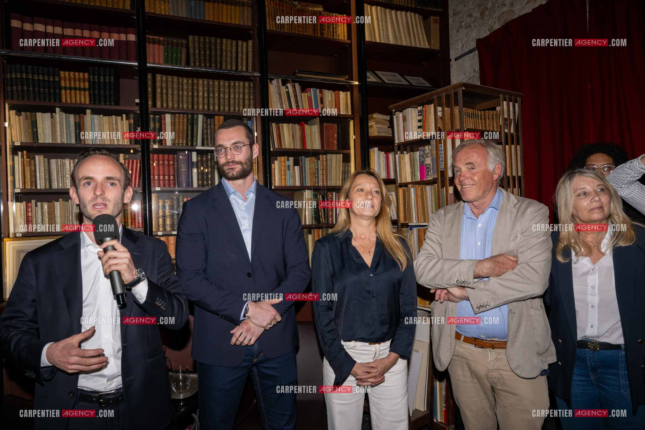 Louis Sarkozy dédicace son livre “NAPOLÉON BONAPARTE L'empire des livres“ aux éditions Passés/Composés à la librairie des Arcenaulx à Marseille. De gauche à droite, Ludovic perney, Sabine bernarcosni,  Dominique tian, Isabelle Laurent.   ( Exclusif )