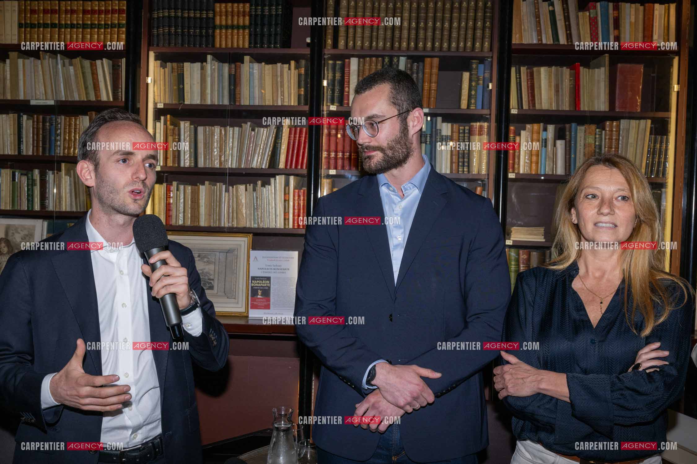 Louis Sarkozy dédicace son livre “NAPOLÉON BONAPARTE L'empire des livres“ aux éditions Passés/Composés à la librairie des Arcenaulx à Marseille. Aux côtés de Louis Sarkozy, Sabine bernarcosni( Exclusif )