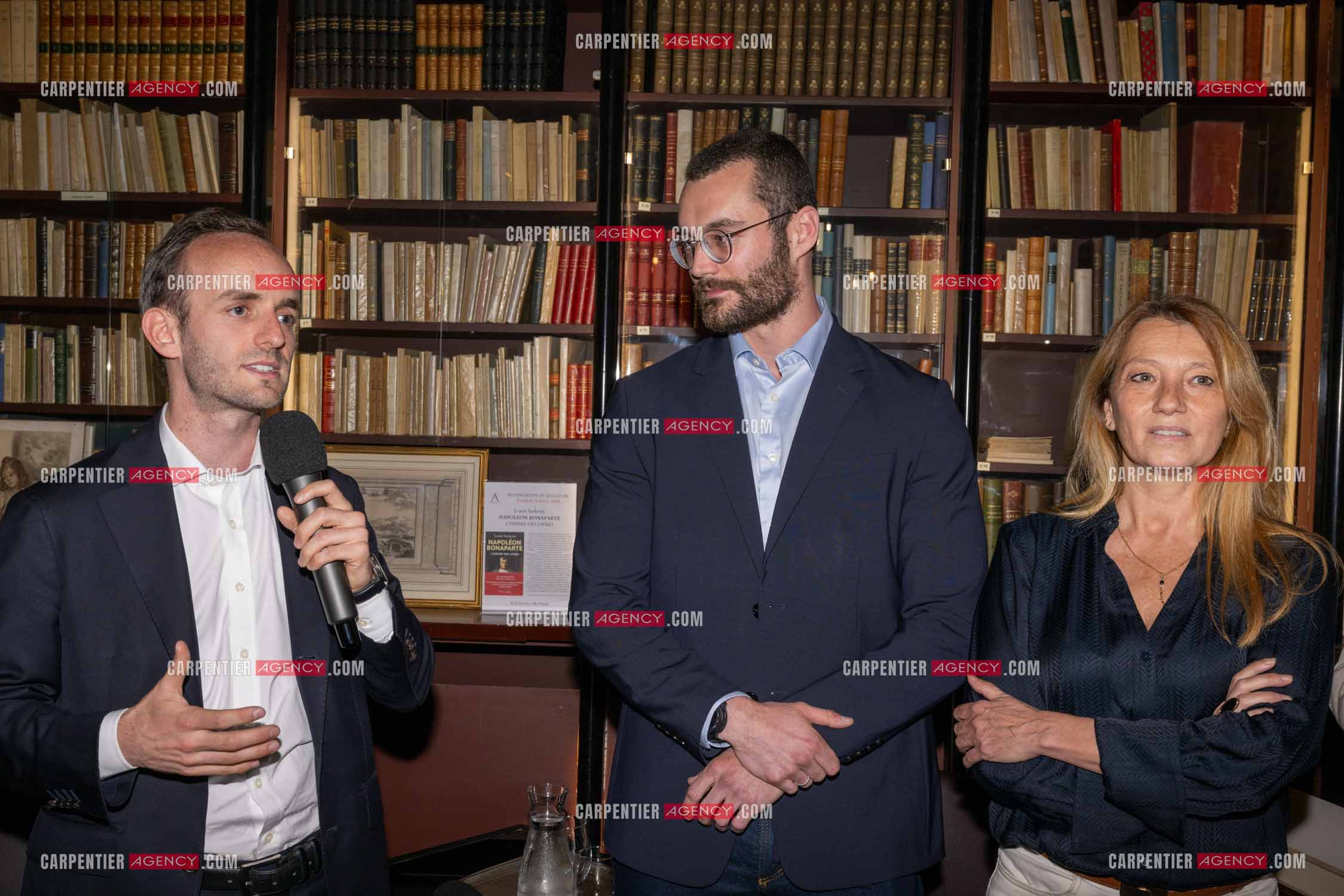 Louis Sarkozy dédicace son livre “NAPOLÉON BONAPARTE L'empire des livres“ aux éditions Passés/Composés à la librairie des Arcenaulx à Marseille. Aux côtés de Louis Sarkozy, Ludovic perney et Sabine bernarcosni. ( Exclusif )