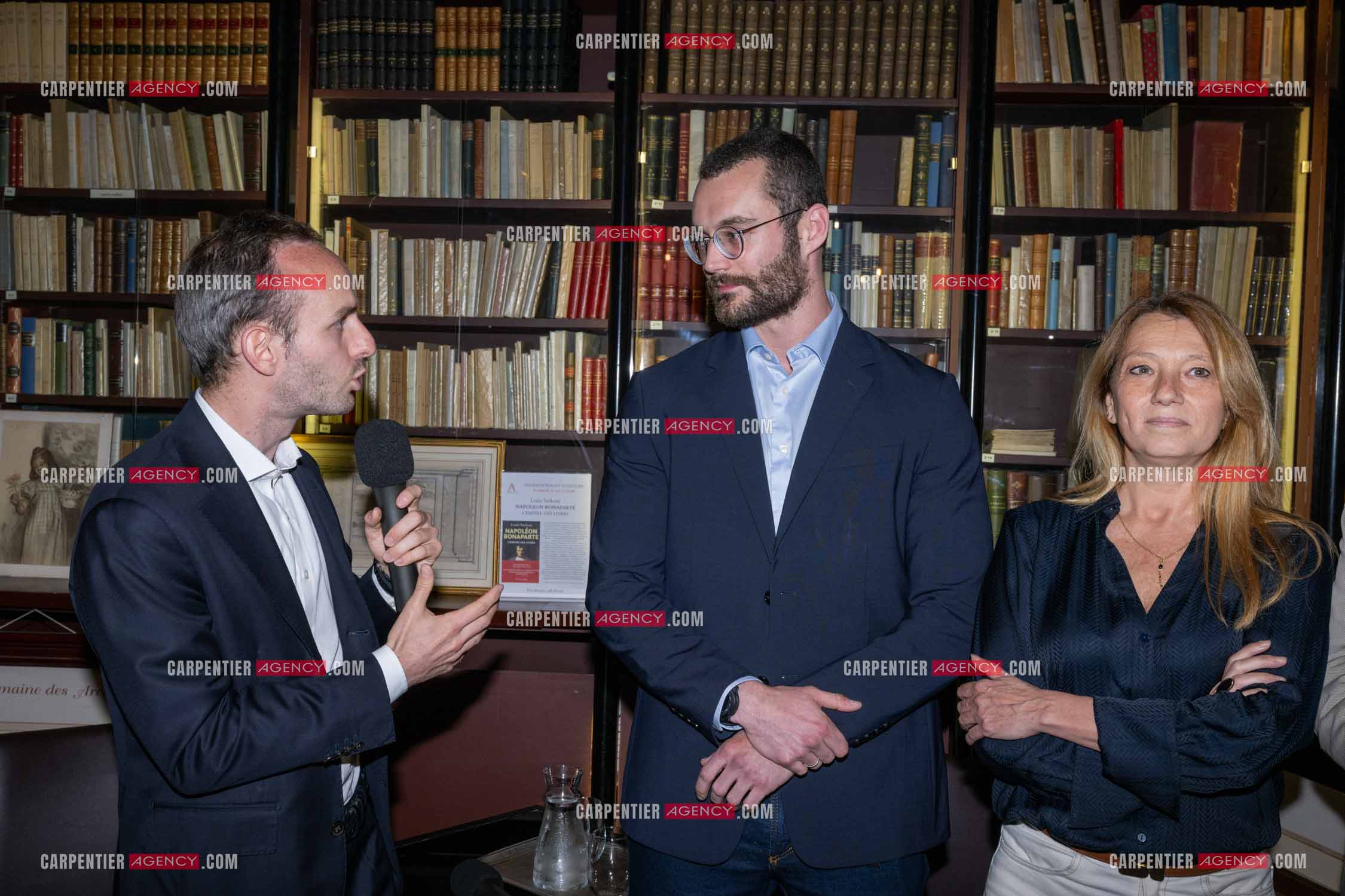 Louis Sarkozy dédicace son livre “NAPOLÉON BONAPARTE L'empire des livres“ aux éditions Passés/Composés à la librairie des Arcenaulx à Marseille. Aux côtés de Louis Sarkozy, Ludovic perney et Sabine bernarcosni. ( Exclusif )