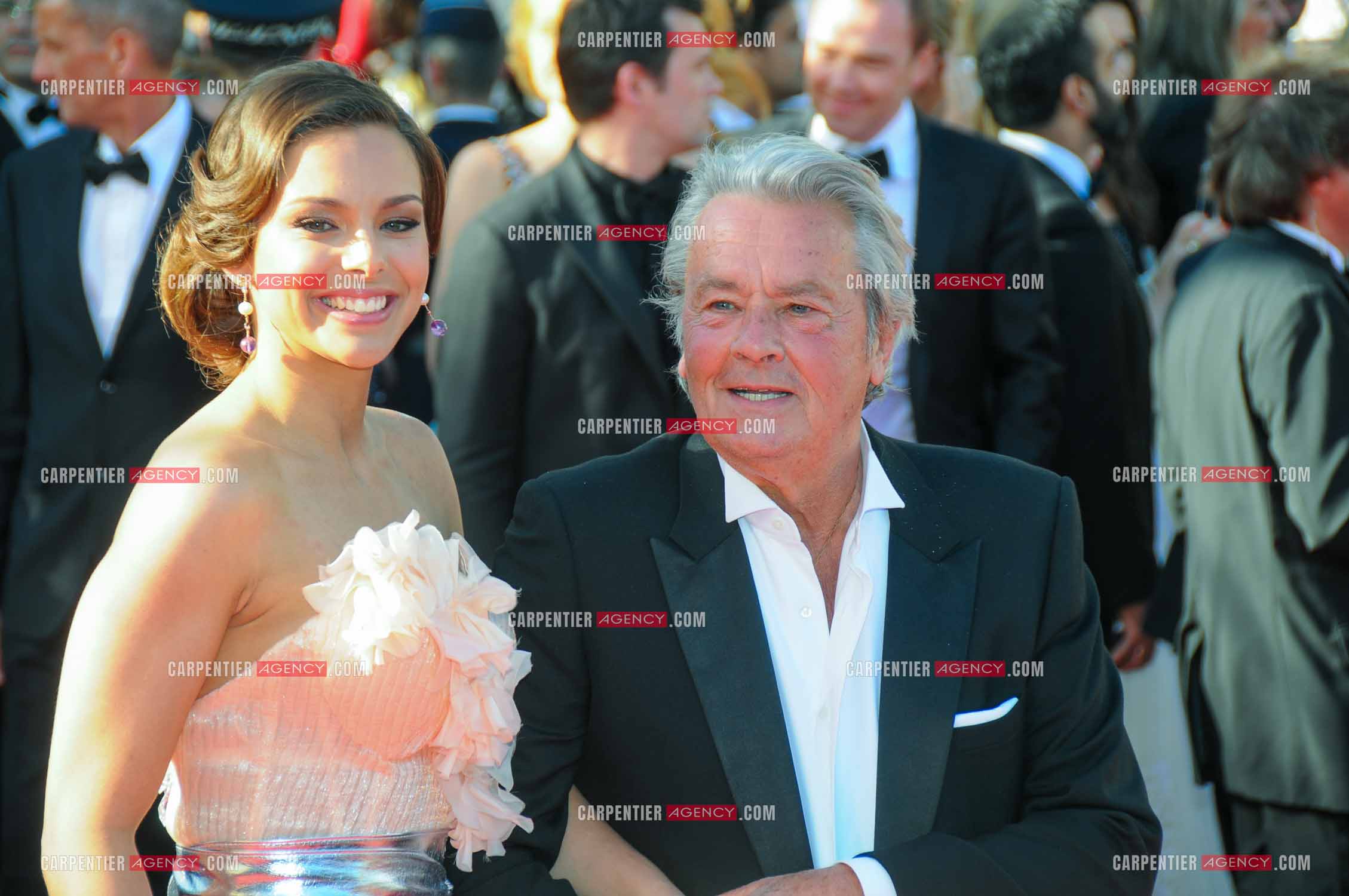 l'acteur français Alain Delon et Marine Lorphelin assistent à la première et à la cérémonie de clôture du film “ Zulu “ lors du 66e Festival de Cannes 2013.