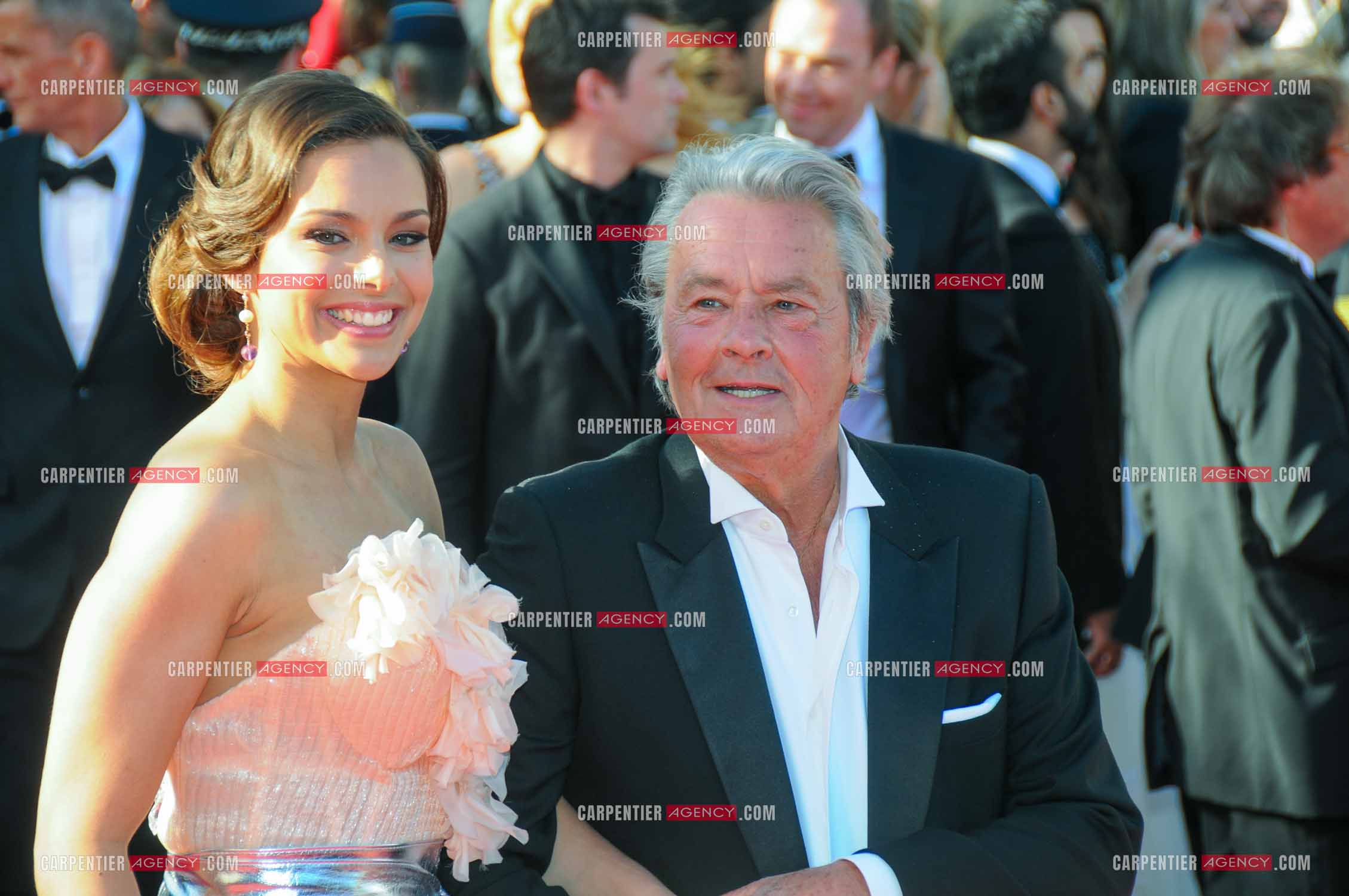 l'acteur français Alain Delon et Marine Lorphelin assistent à la première et à la cérémonie de clôture du film “ Zulu “ lors du 66e Festival de Cannes 2013.